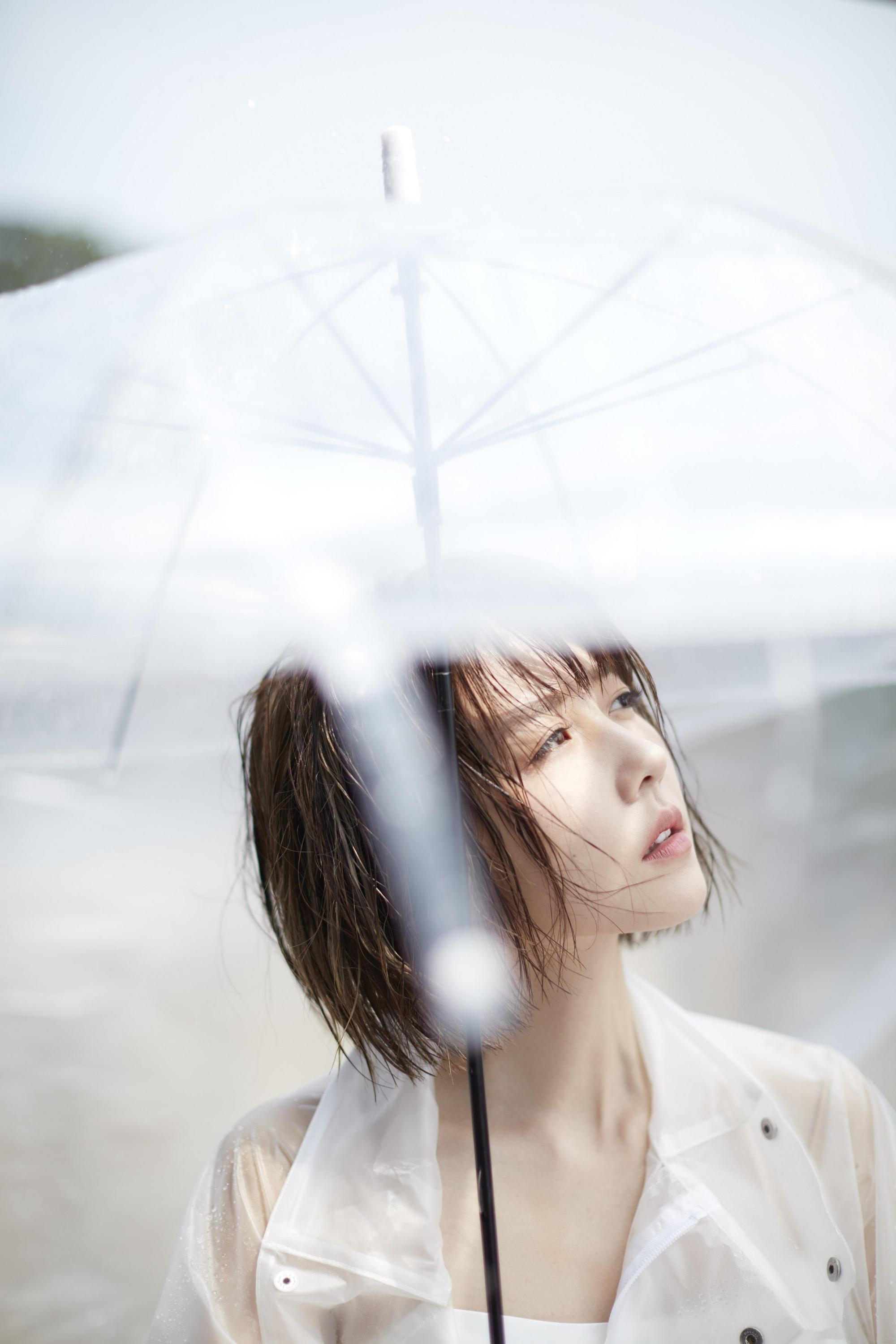 邵雨薇初試啼聲一名驚人，完整推出個人首張專輯《微雨》。（寬宏藝術提供）