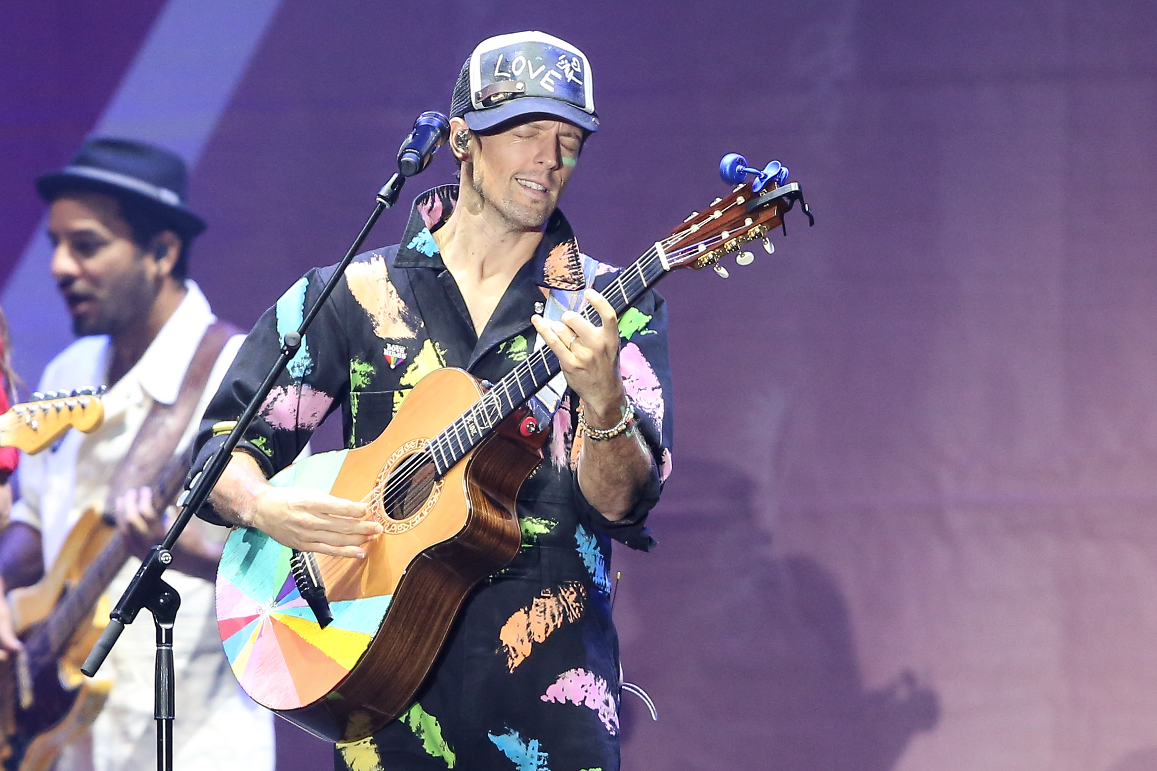 傑森．瑪耶茲5度來台，以愛的主題貫穿演唱會。