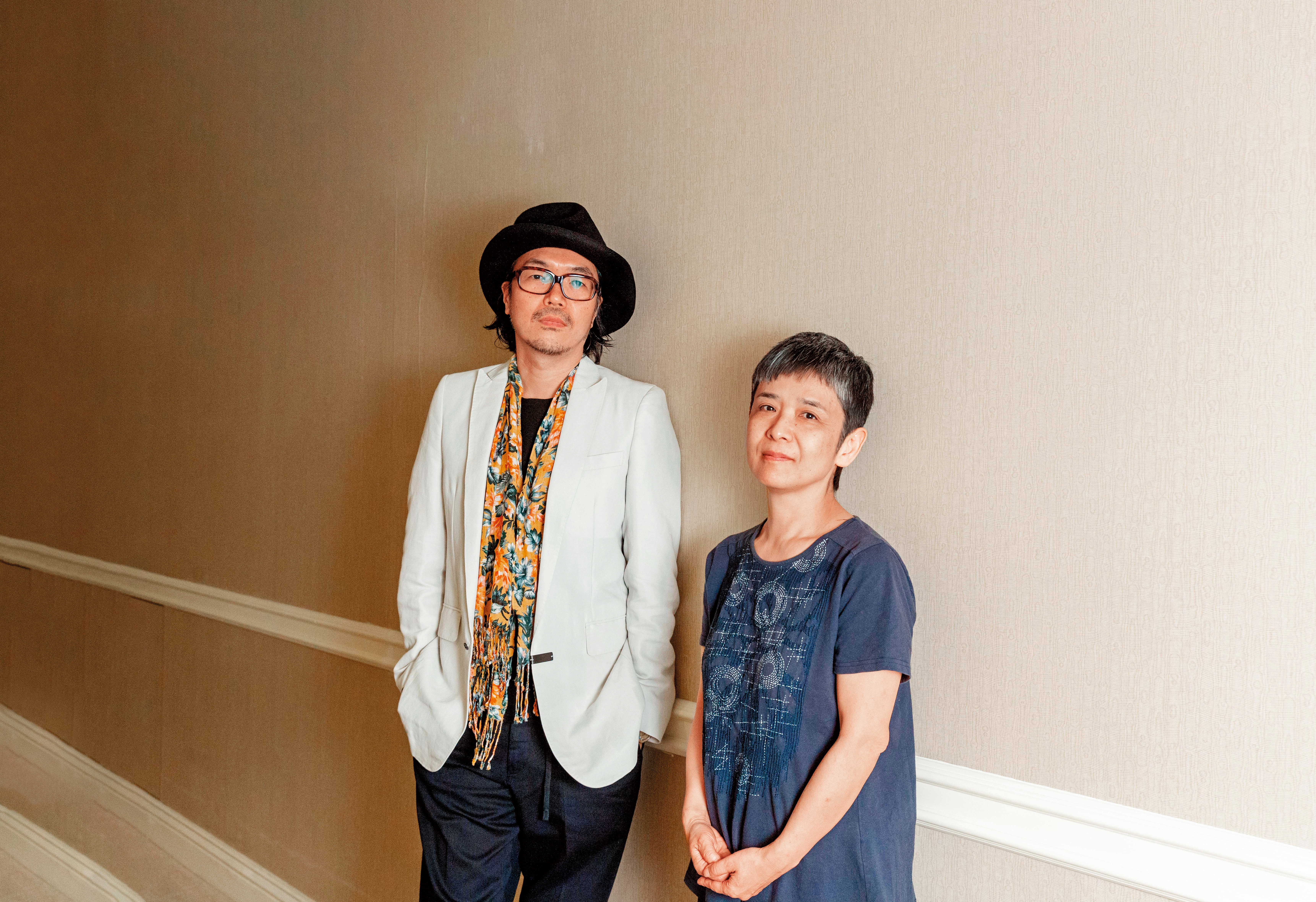 半野喜弘(左)和小坂史子是舊識,半野寫《亡命之途》的劇本時便打定主意,電影若在台灣拍攝,便找她擔任監製。