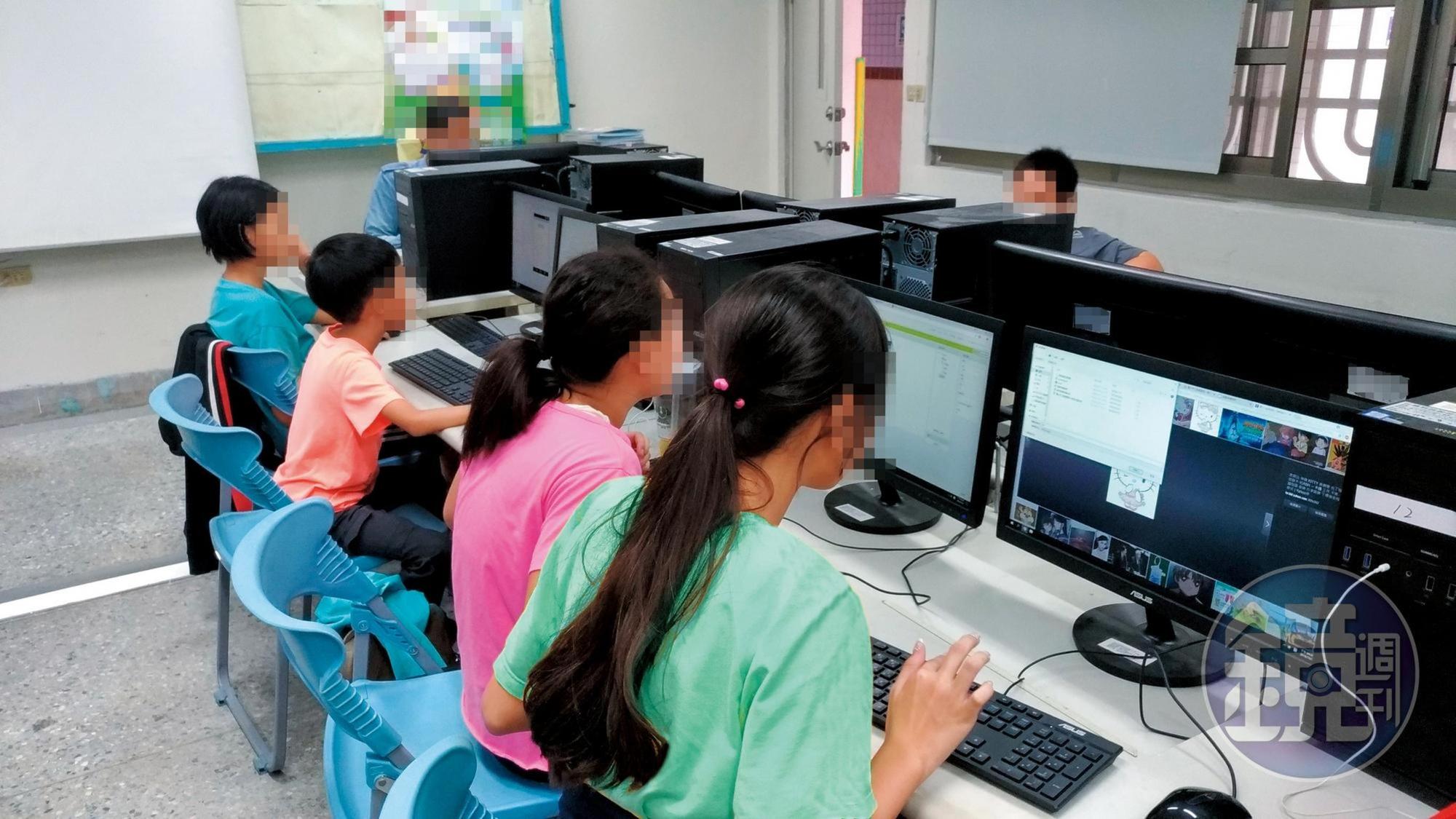 各地小學目前大都設有電腦教室,台中某國小李姓教師卻以自己座位的電腦做個人教學,誘騙女學生進行猥褻。(圖為示意畫面,非當事人與教室)