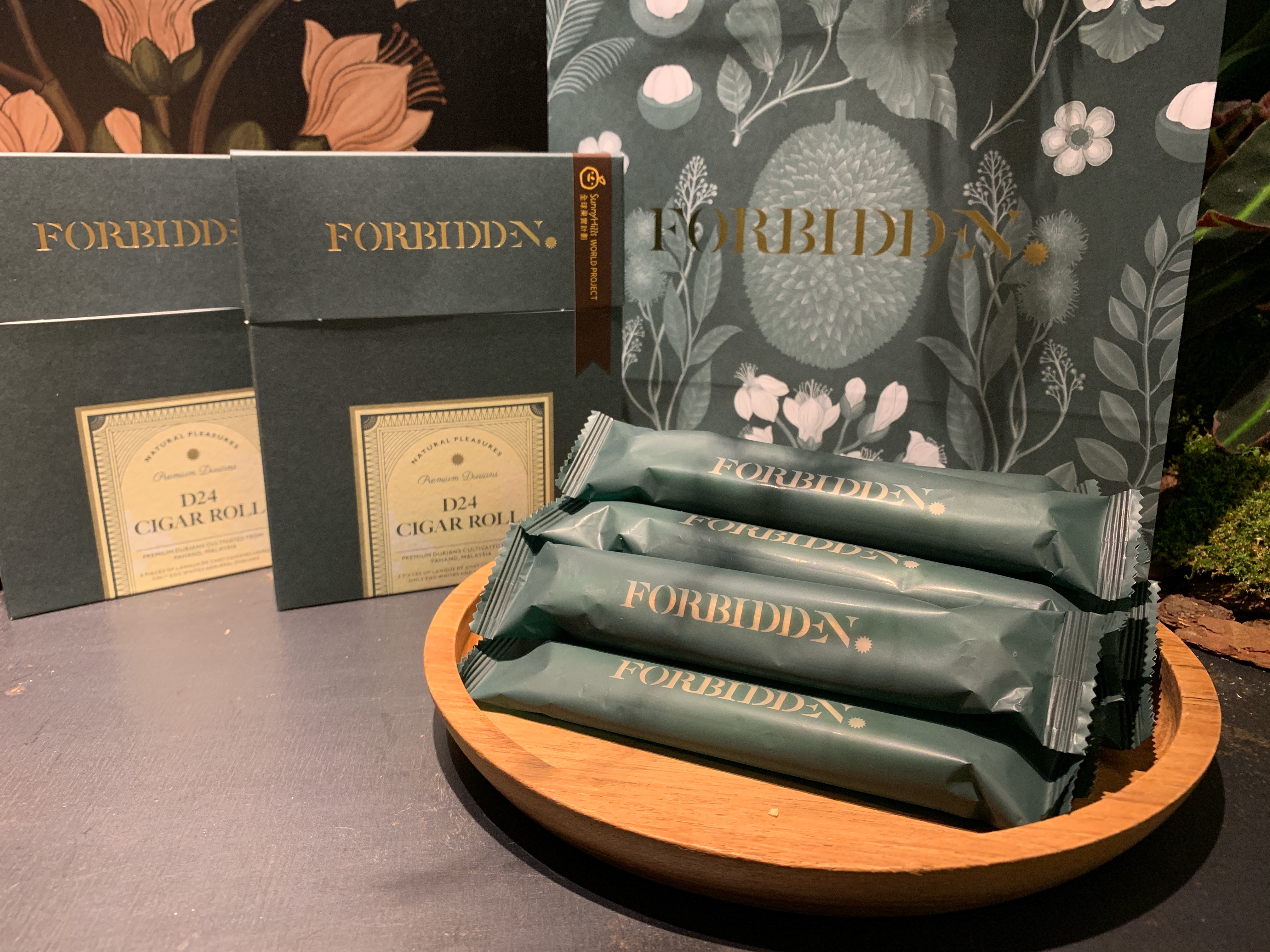 「D24榴槤蛋捲」8入裝，讓想嘗鮮的客人能輕巧入手。（250元／盒）