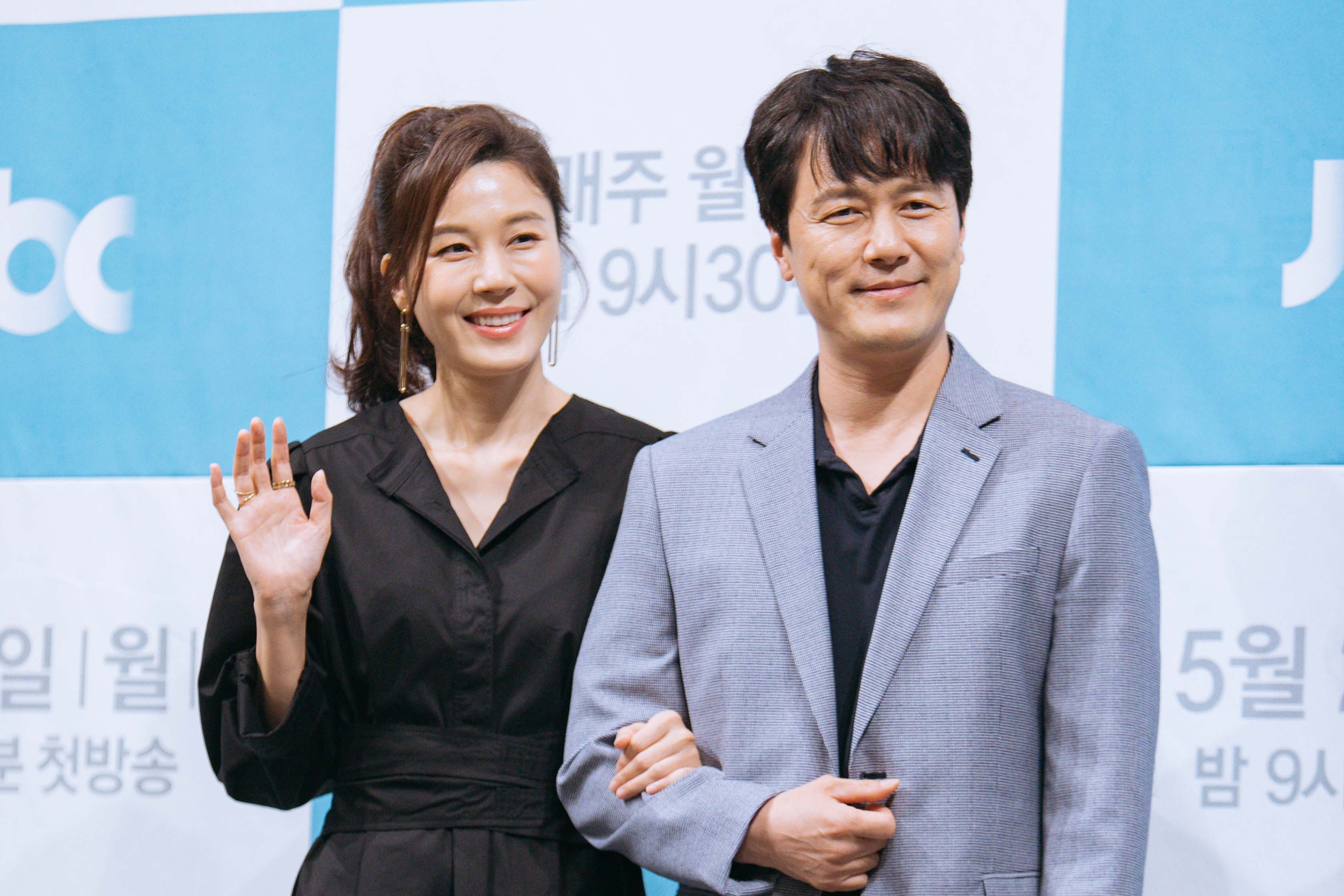 韓劇《風在吹》將在friDay影音播出，男女主角為甘宇成與金荷娜。（friDay影音提供）