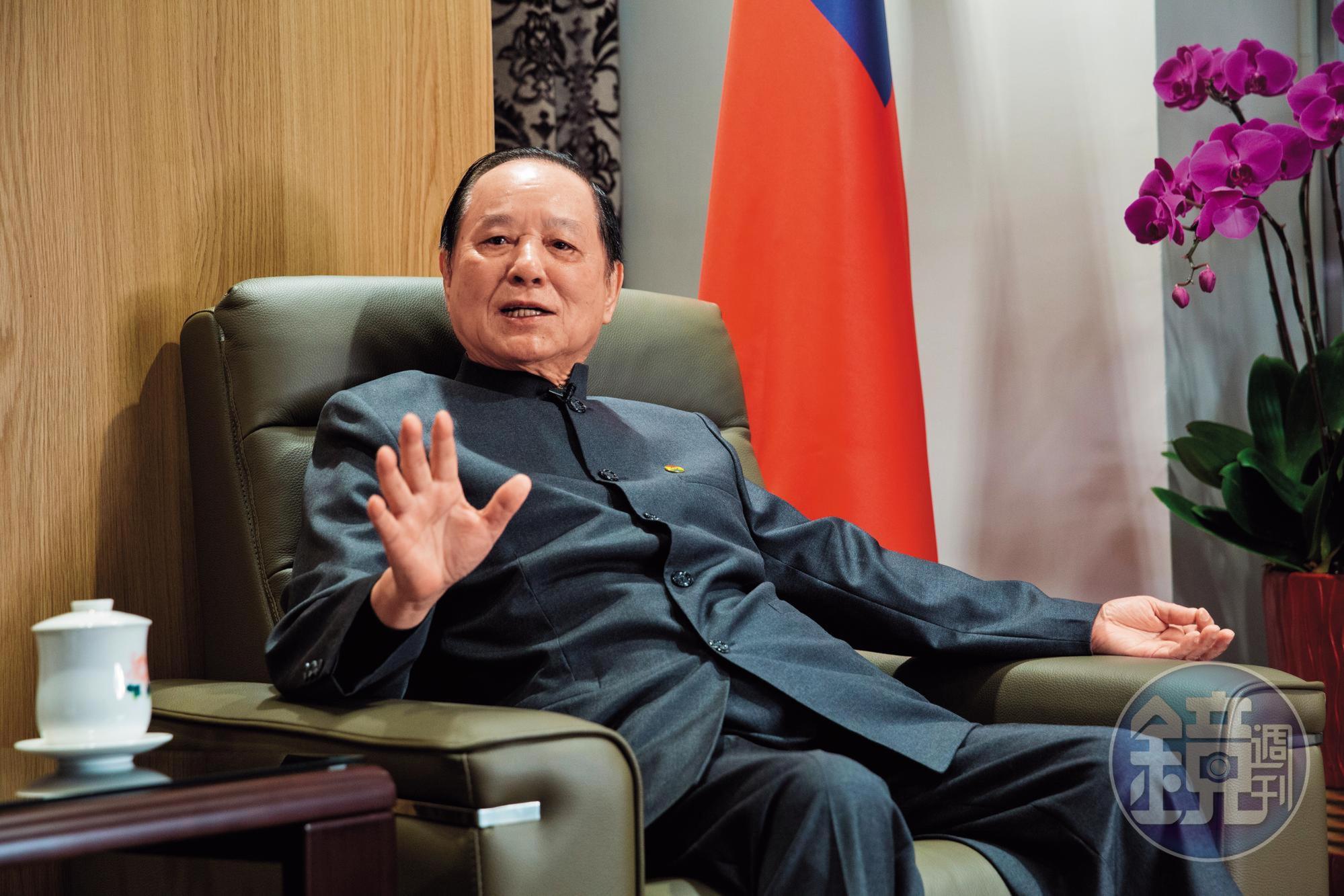 柯韓暗中角力,日前說要替柯P連署的妙天,如今卻替挺韓造勢大會出錢出力。