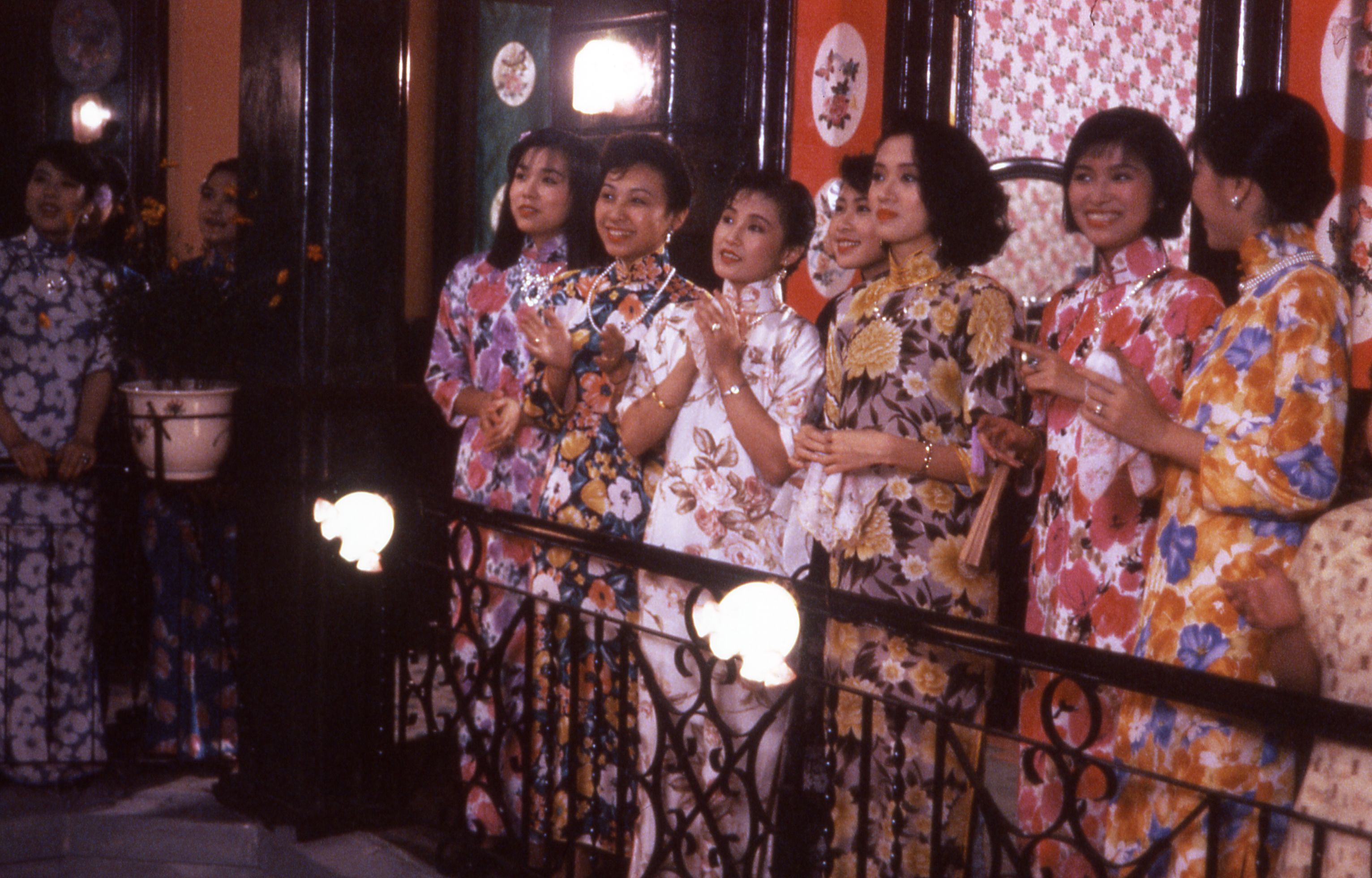 在所有合作的演員中，梅艷芳與關錦鵬最為投契，關錦鵬即使半夜4點接到梅艷芳的電話，也會陪她聊到天亮。 （甲上提供） 