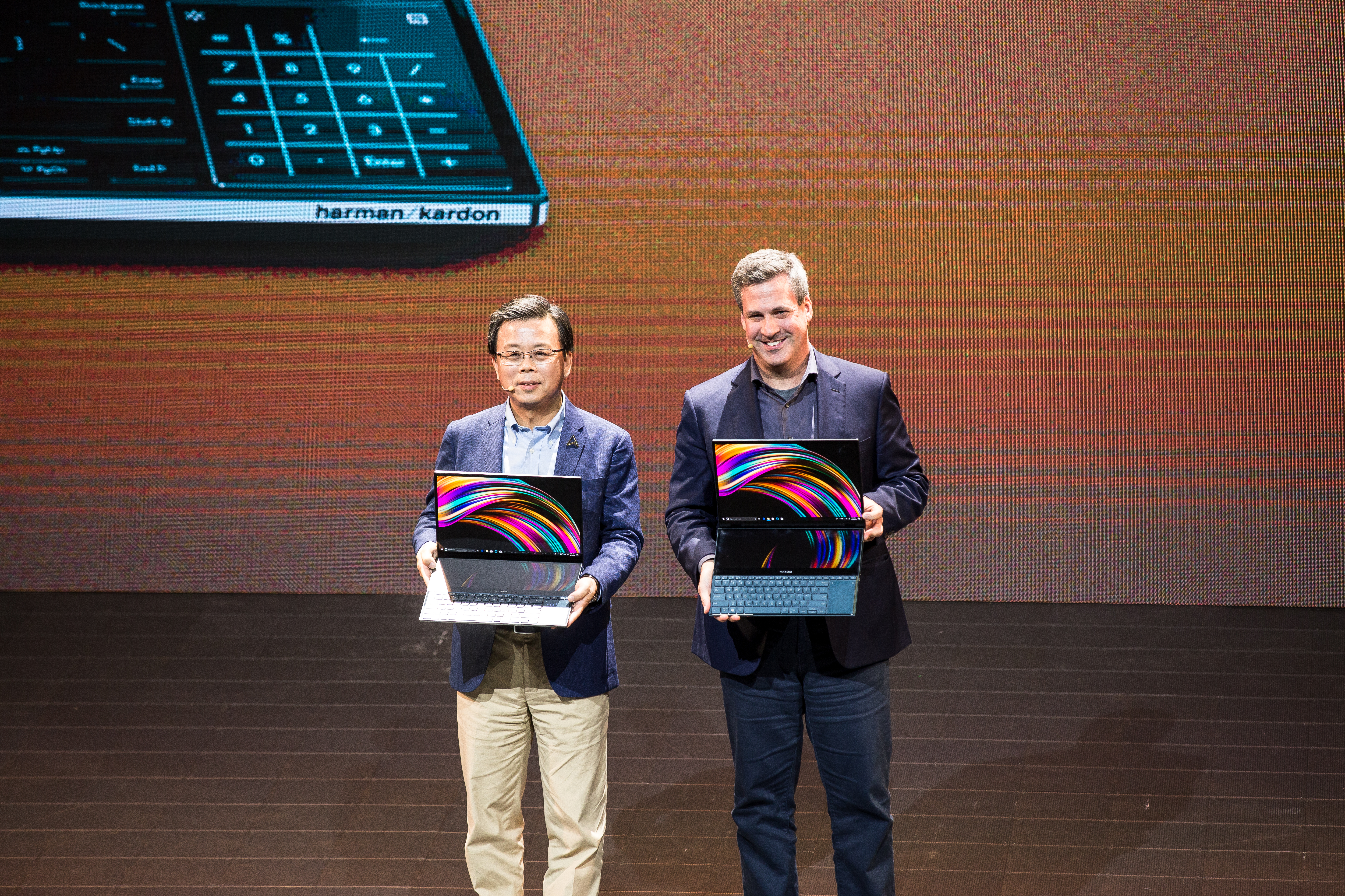 華碩發表ZenBook Pro Duo和ZenBook Duo雙螢幕筆電。
