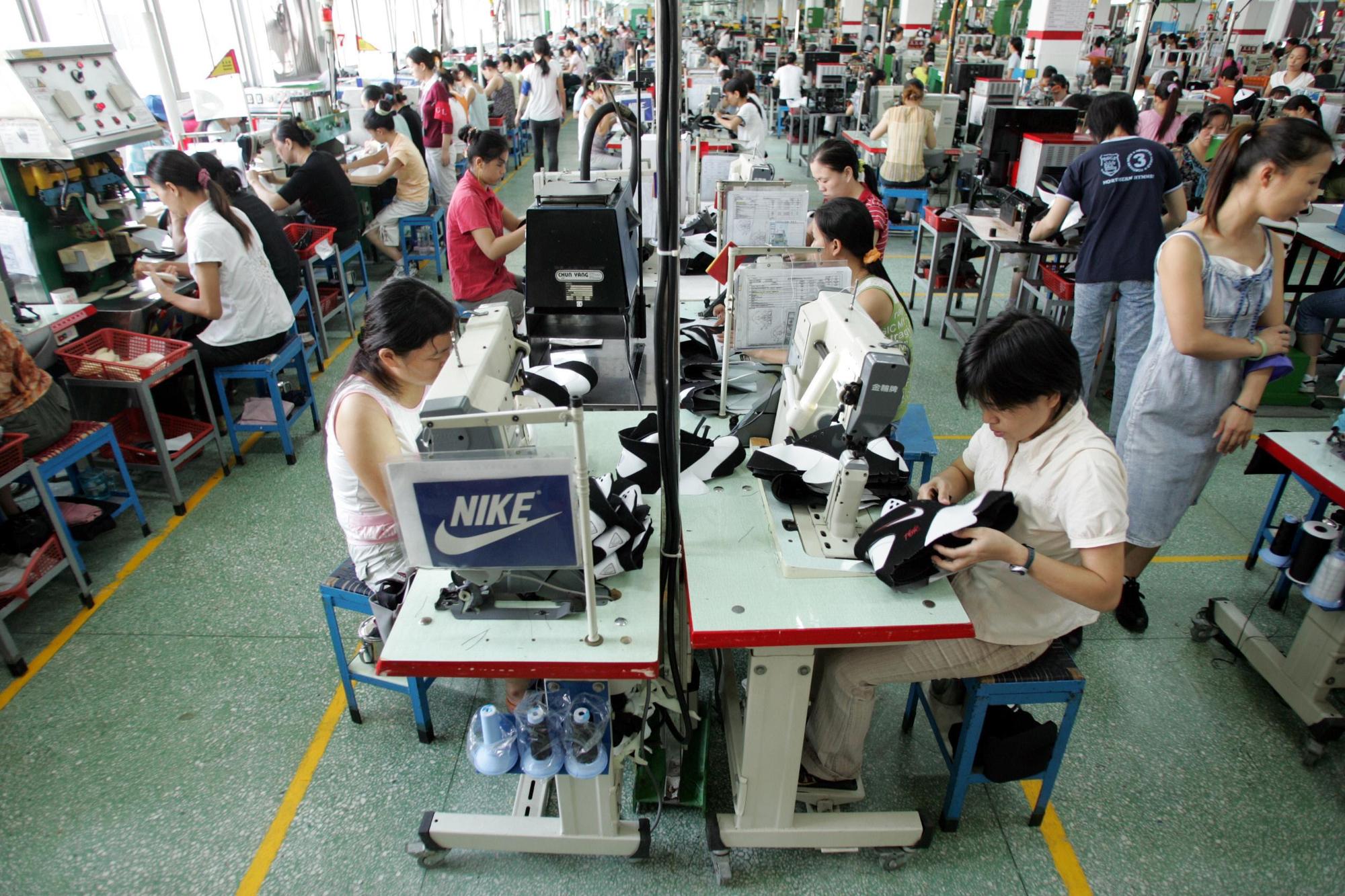 寶成是全球鞋王,去年製造超過3億雙球鞋,獲利卻失常。(東方IC)