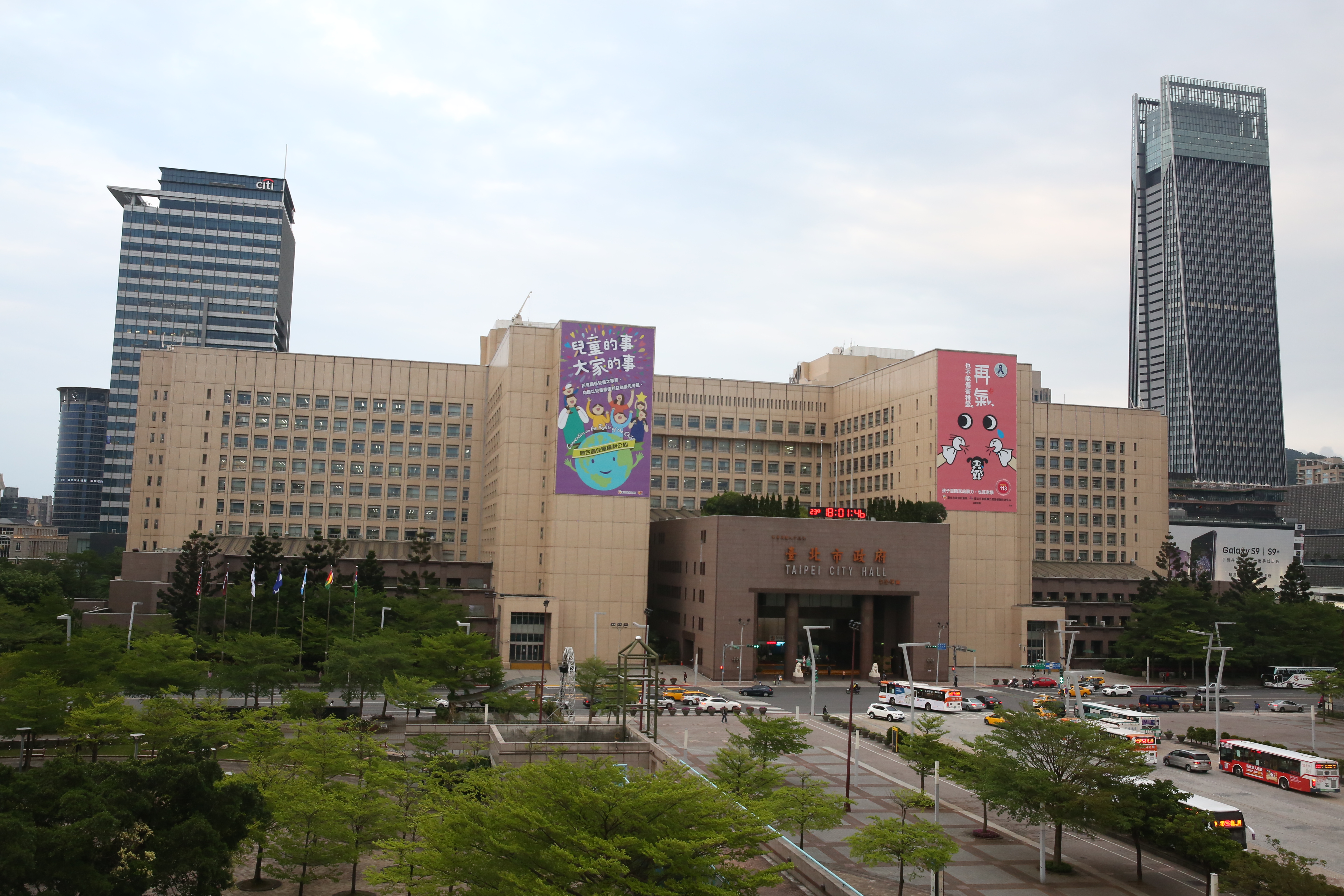 公務員偷情案例多，柯文哲市府幕僚的爭議也不少。