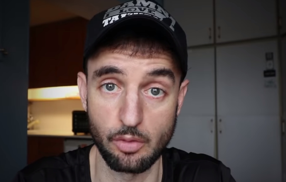 台灣是否為中國的一部分是在政治上經常被討論的議題，西班牙Youtuber黑素斯提出11個問題請教中國網友。（翻攝Youtube）