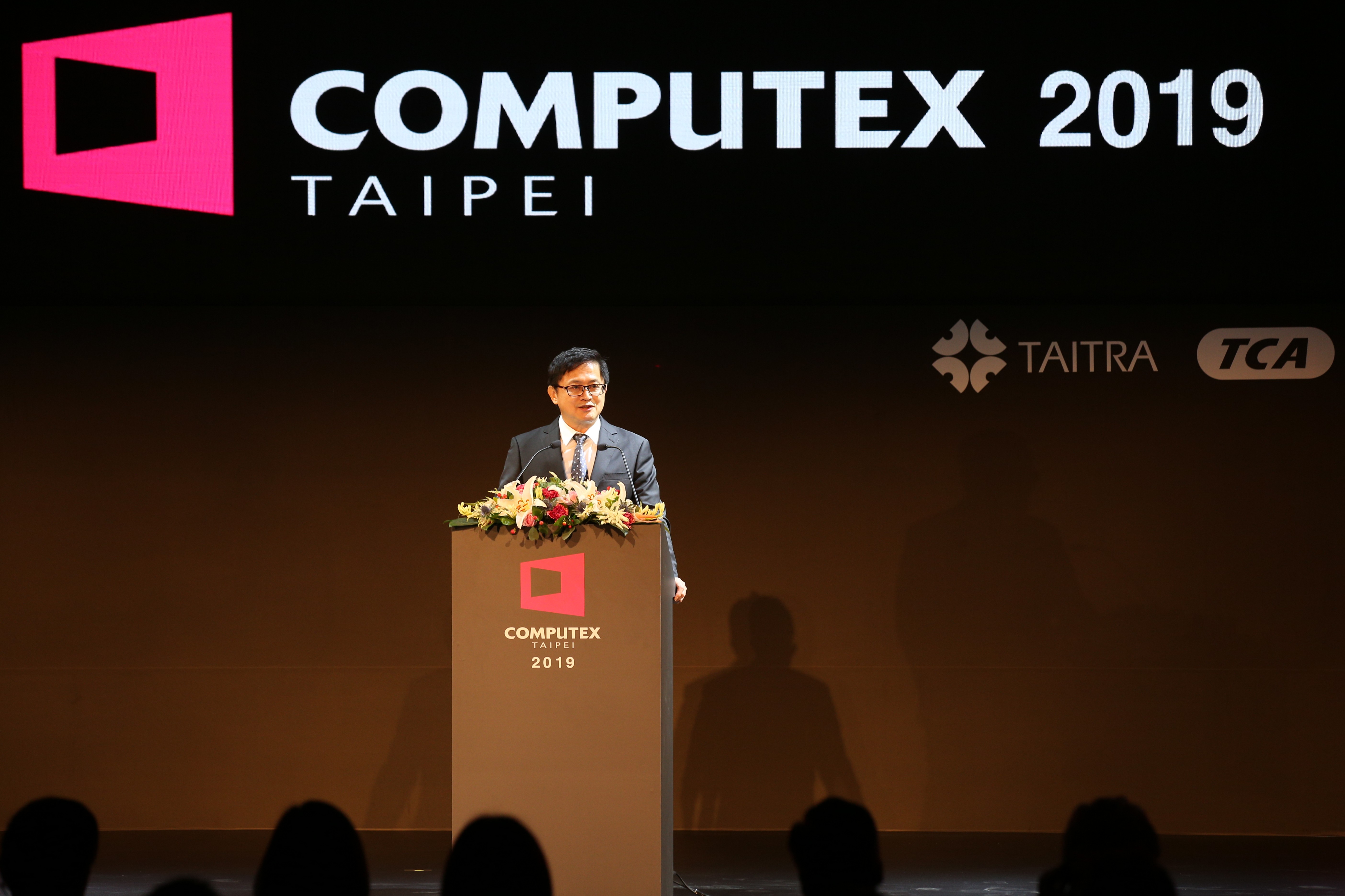 和碩董事長童子賢今出席活動時，表示面對中美貿易戰與華為風暴，台商仍得做好分流準備。