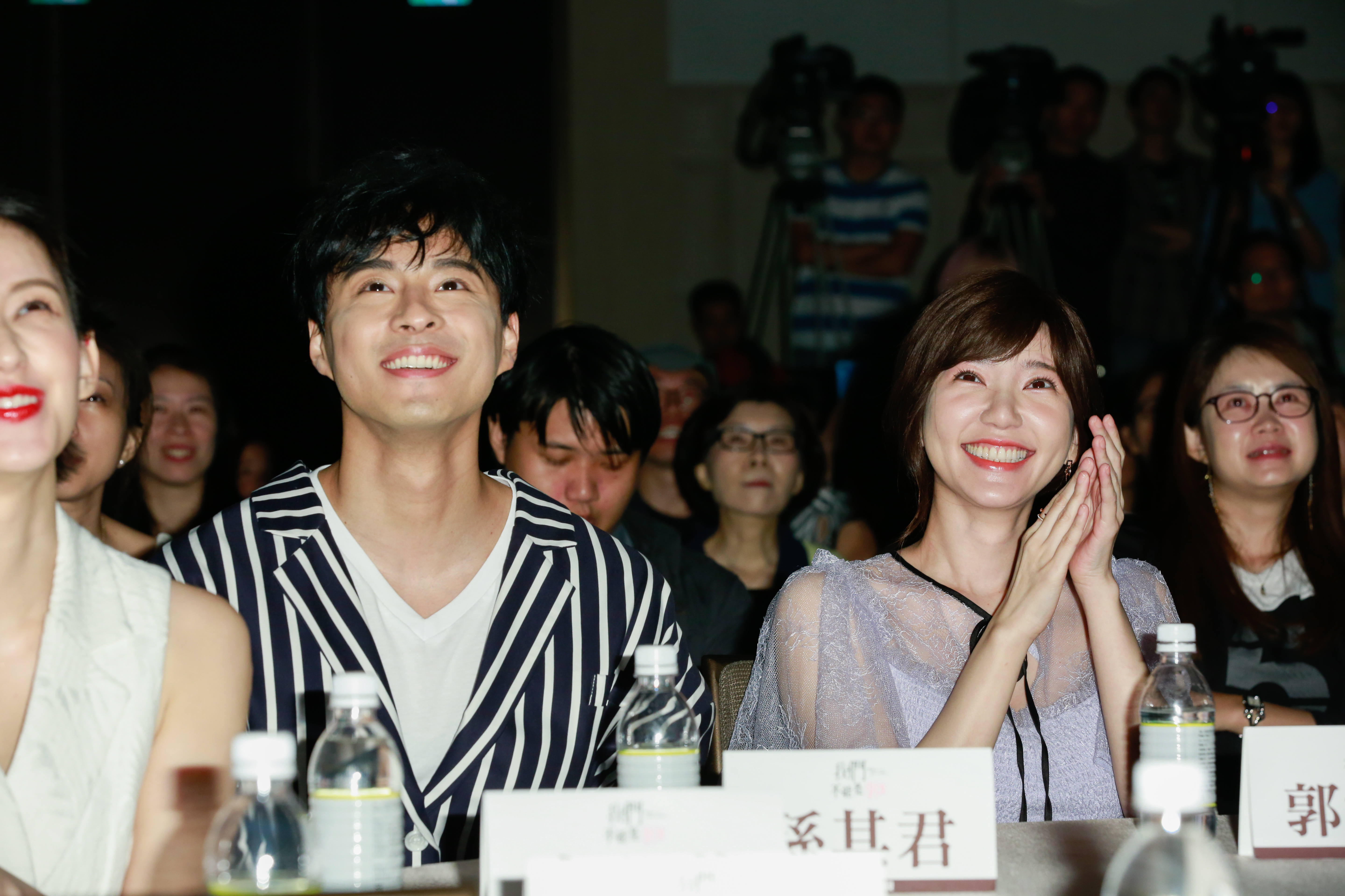 郭雪芙跟孫其君今年1月時被本刊爆出兩人拍攝八大戲劇《我們不能是朋友》假戲真做，今天記者會上一直被虧。