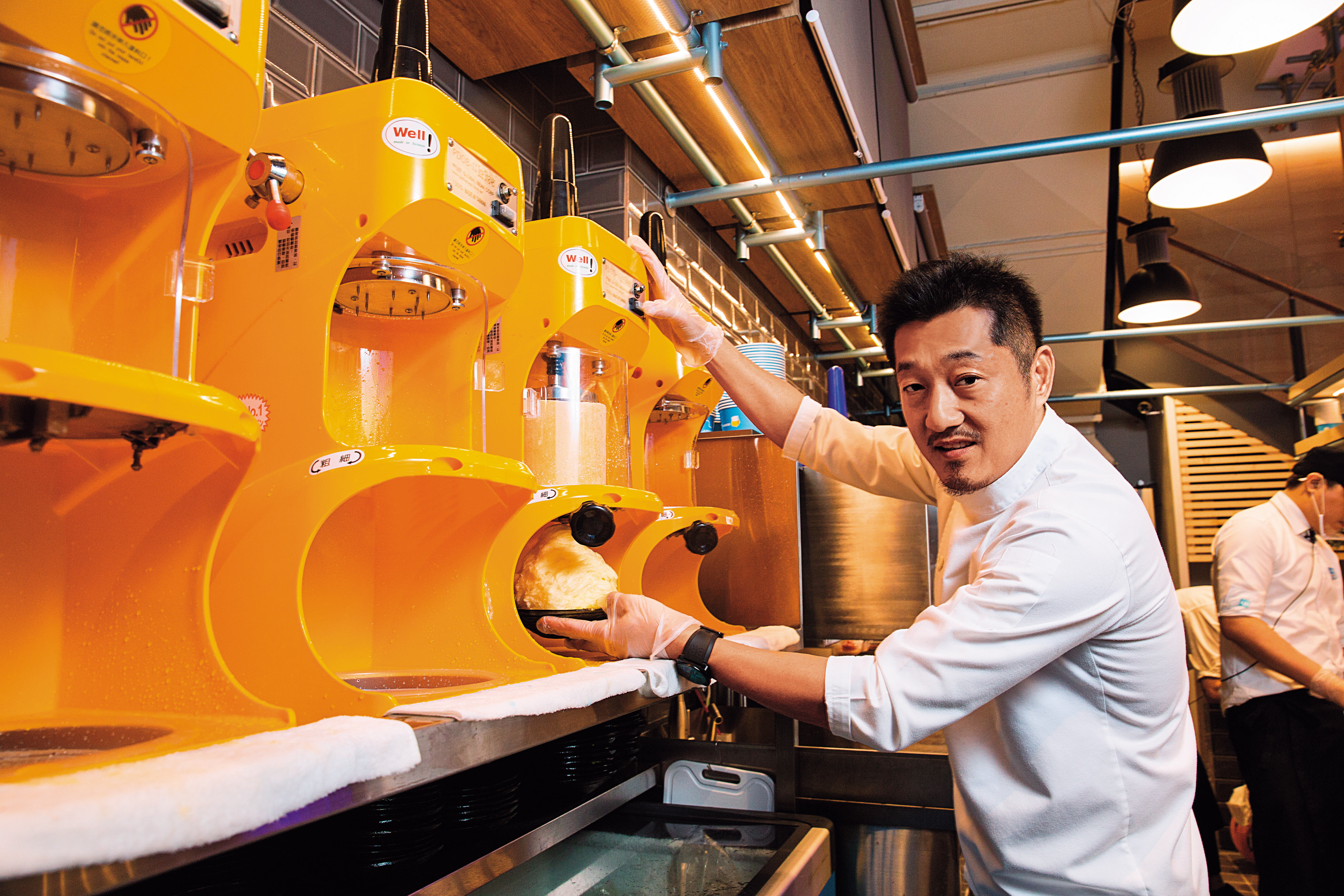 身為全台第一碗芒果冰的原創者,羅駿樺歷經外遇婚變後,2012年再以ICE MONSTER品牌重新出發,海內外擁19家門市,去年營收3.5億元。