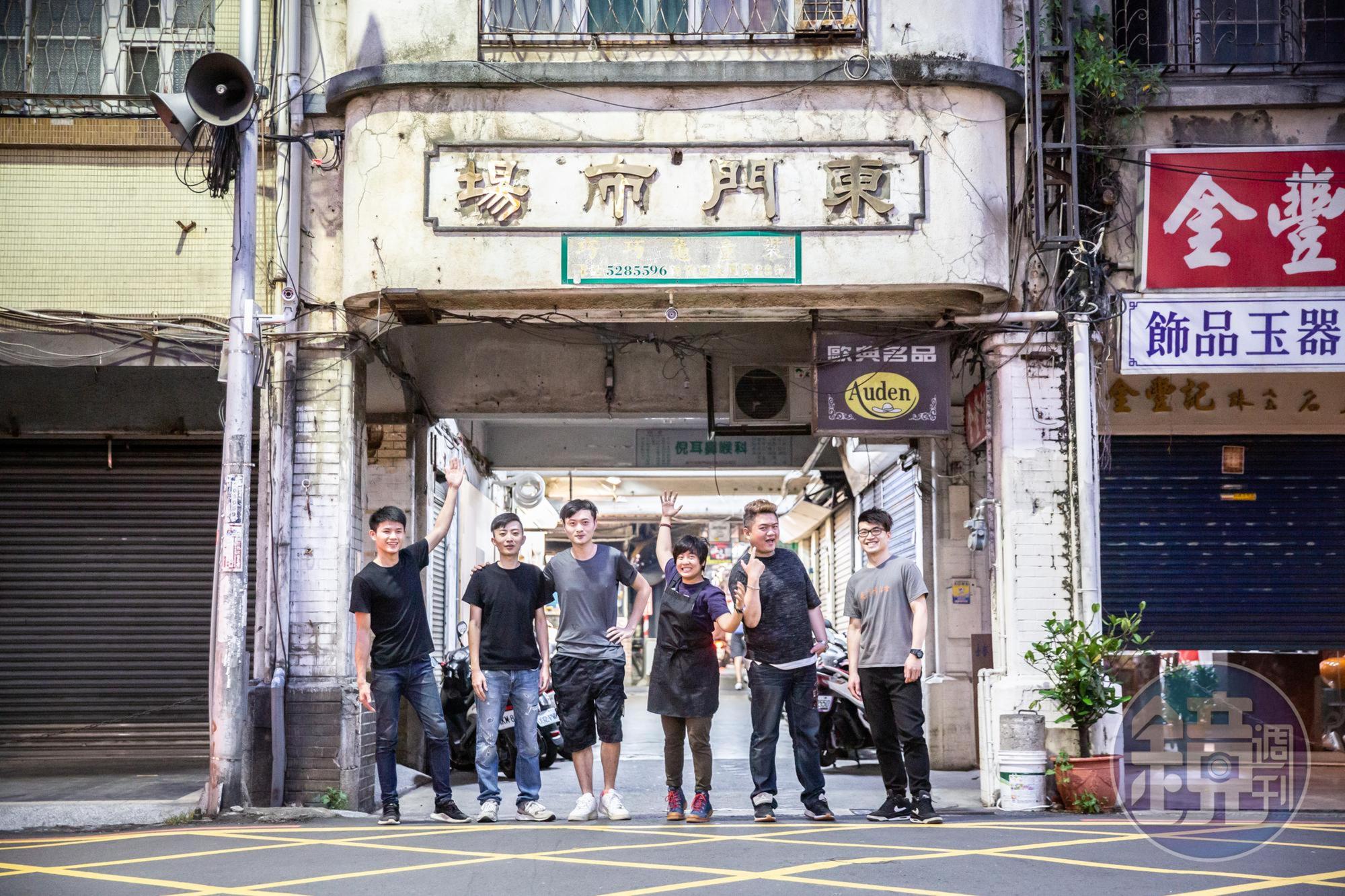 一群年輕老闆在東門市場裡創業,打造全新的市場景象。