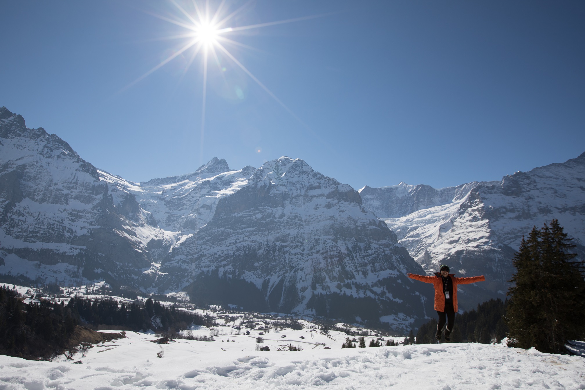 眼前的艾格峰連綿山峰，讓我停下腳步看了好久，此時的片刻是旅行中最安寧的回憶。