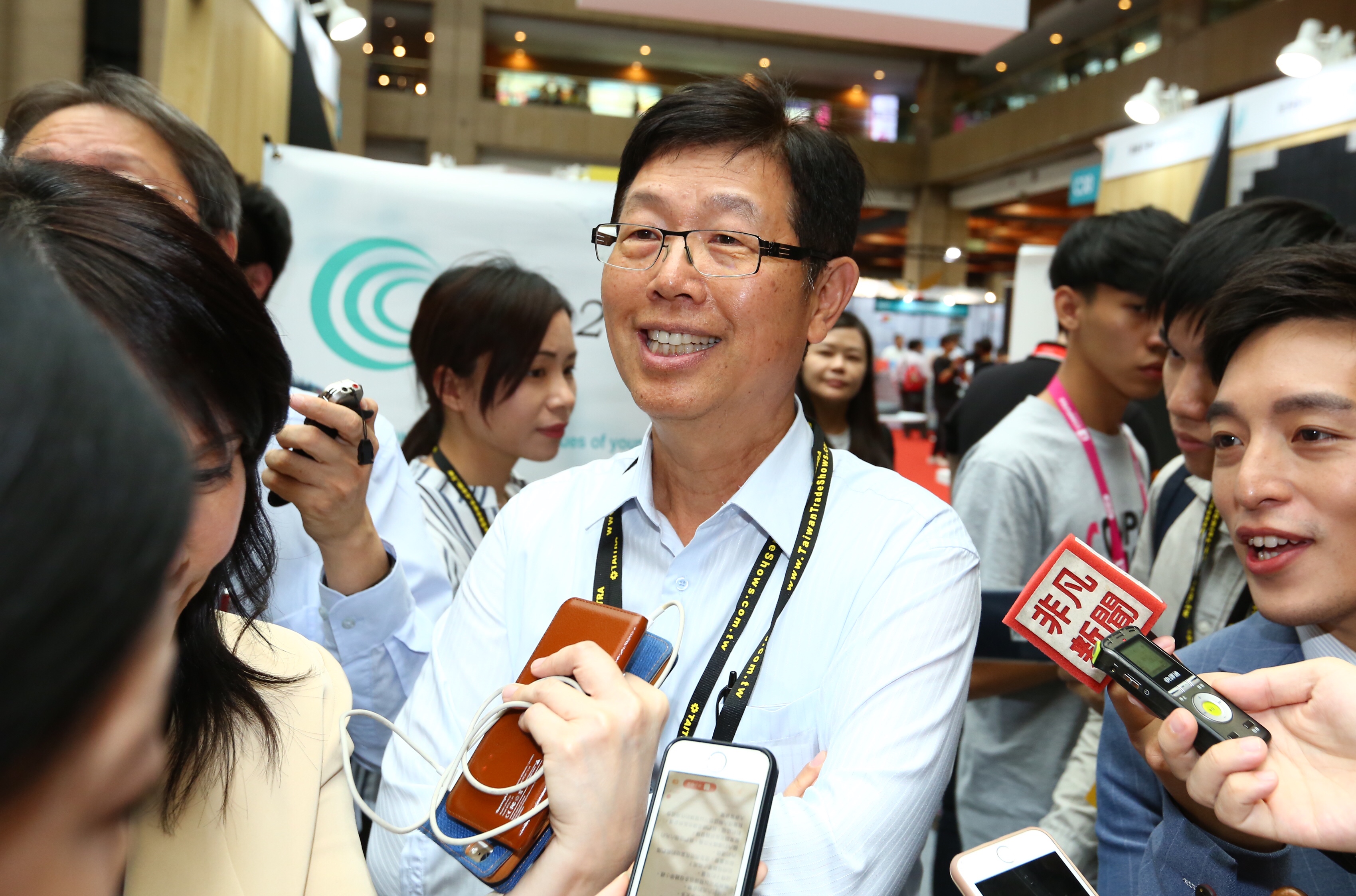 鴻海S次集團總經理劉揚偉被外界視為鴻海集團董事長熱門接班人，今日陪同郭董現身台北國際電腦展。