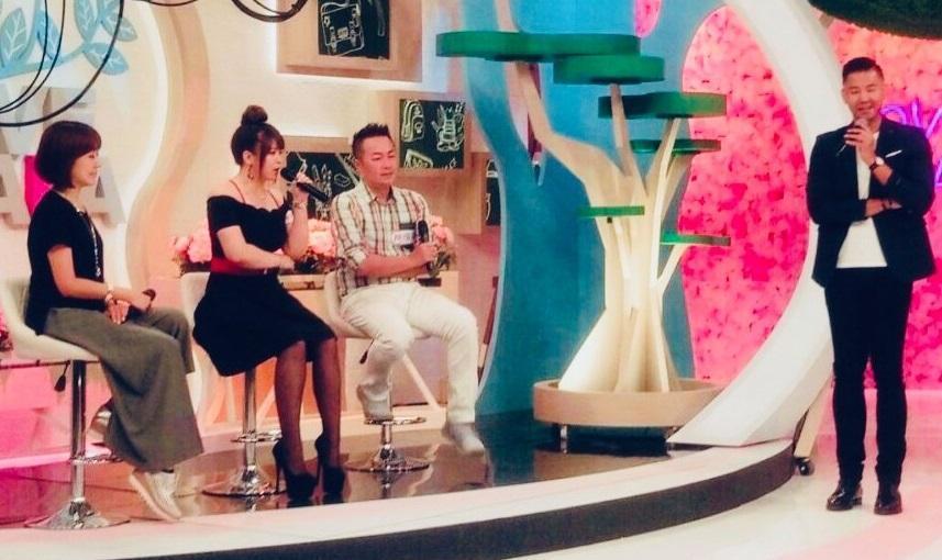 小小瑜上節目透露,之前到日本玩的時候,老公竟然當她的面摸4個辣妹的胸部。(翻攝自小小瑜 張芯瑜臉書)