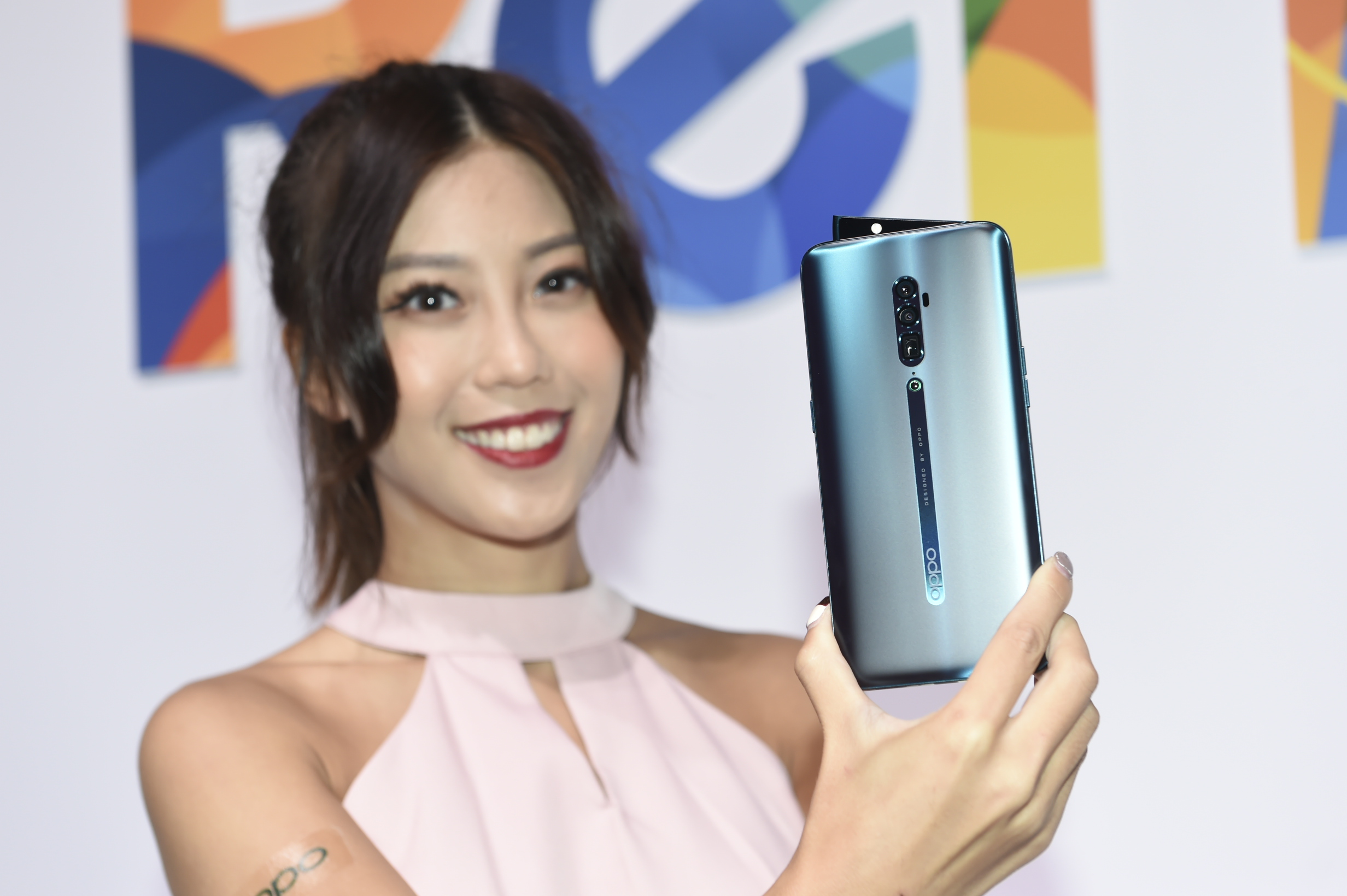 OPPO今在台發表Reno 10倍變焦版新機。