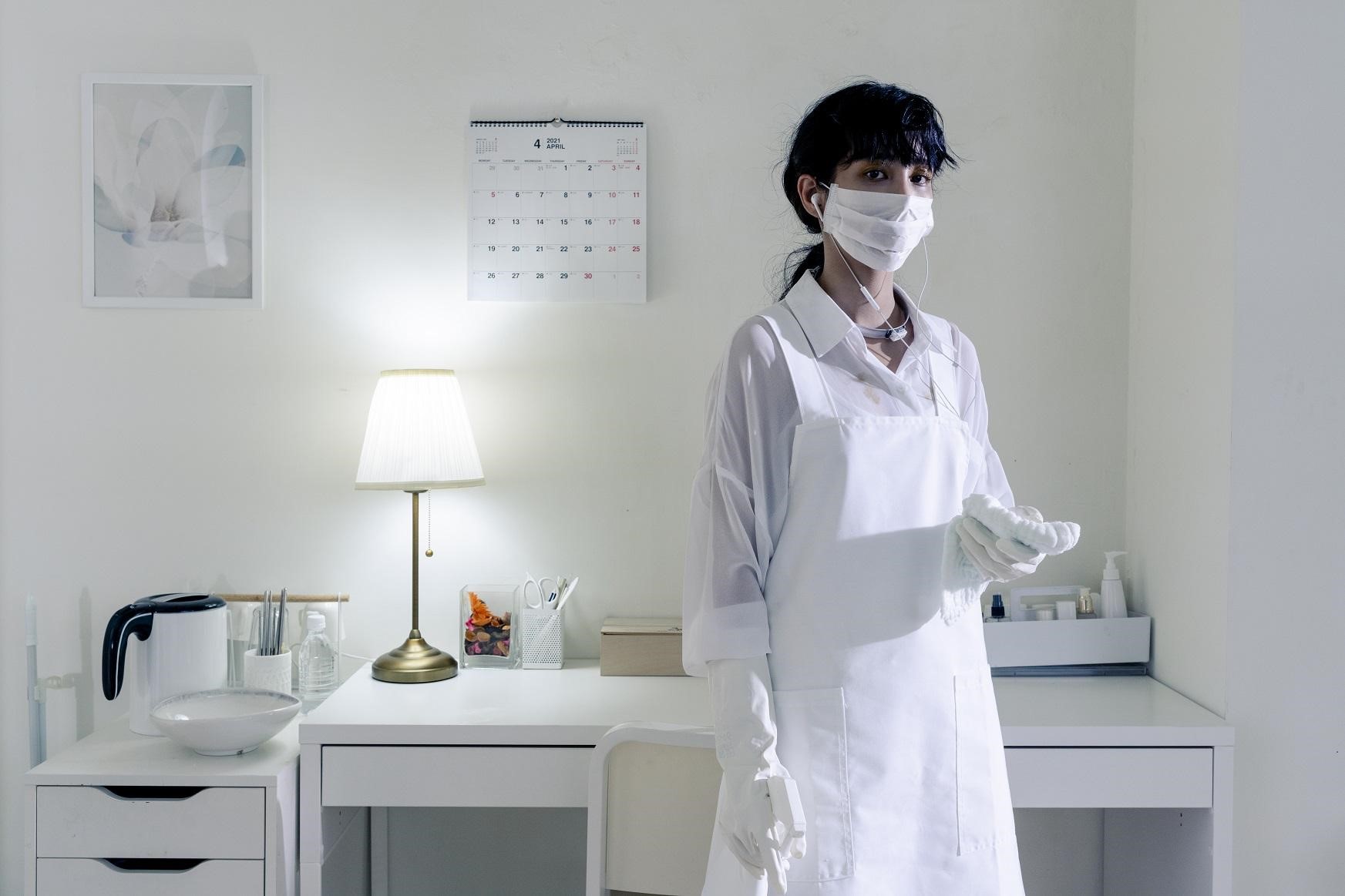 《鏡文學驚悚劇場》中温貞菱主演的《打掃》描寫清除詭異汙漬的故事。（台北電影節提供）