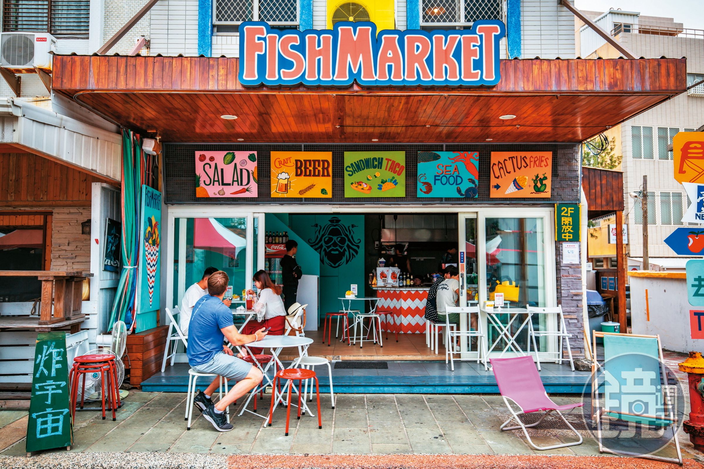 充滿美式風情的「漁市場FishMarket」，賣的是澎湖的海鮮炸物。