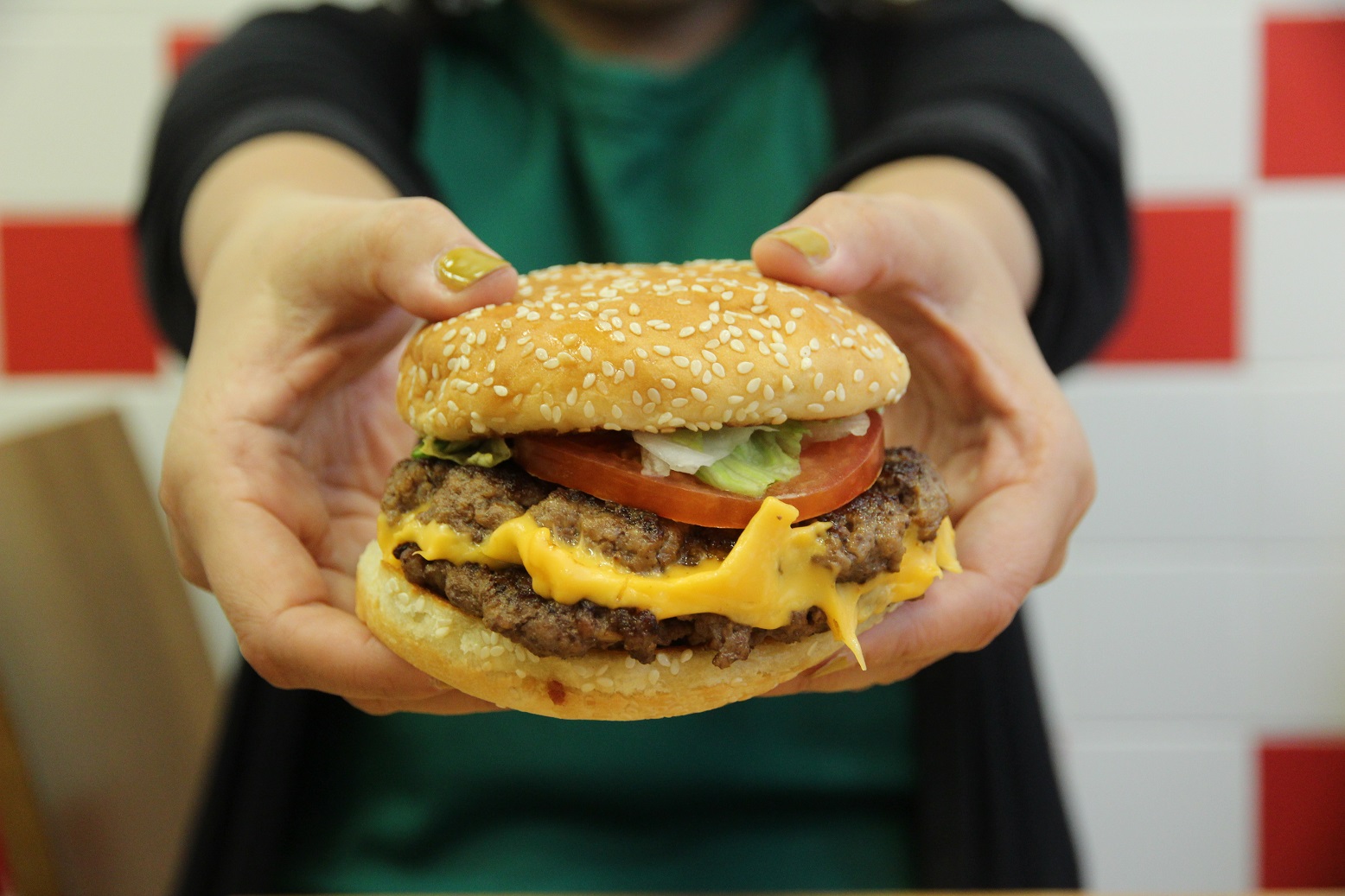 可以自由選擇配料的漢堡店。