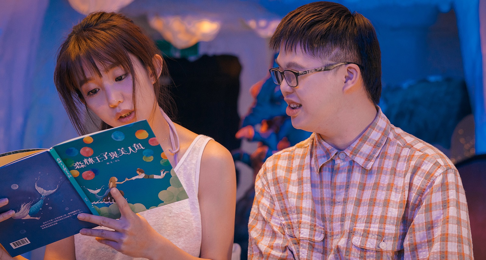 郭書瑤在藍正龍導演的新片《傻傻愛你，傻傻愛我》，扮演喜憨兒小維心目中的美人魚，為此學習游泳。（台北電影節提供）