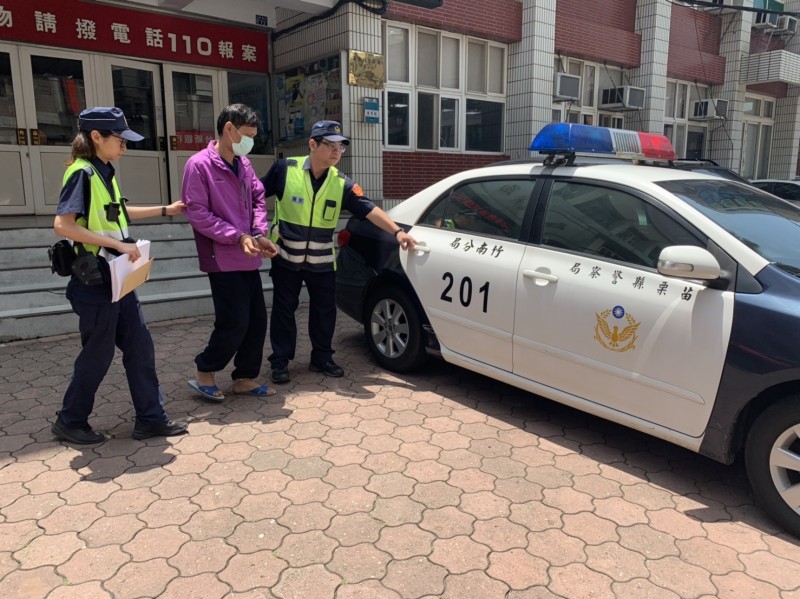 偷遍竹南、頭份的娃娃機大盜終於落網。（翻攝畫面）