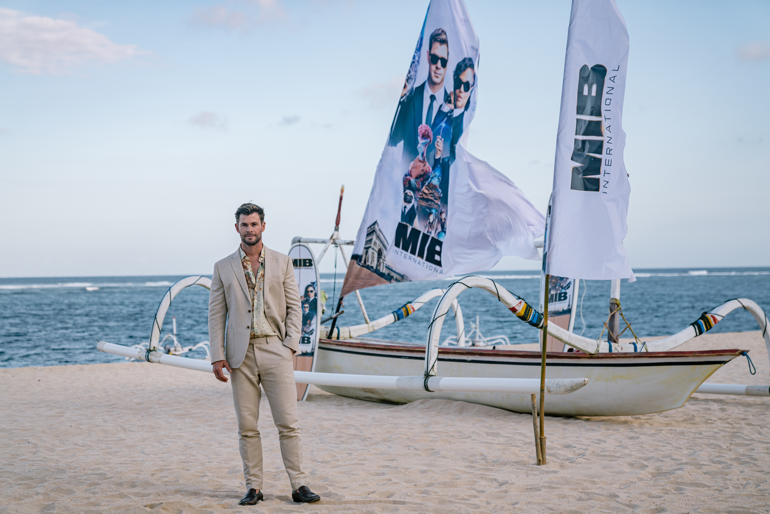 克里斯日前在峇里島為《MIB星際戰警：跨國行動》舉行記者會，甩掉《復仇者聯盟4》肥宅樣的他又變回帥哥。（索尼提供）