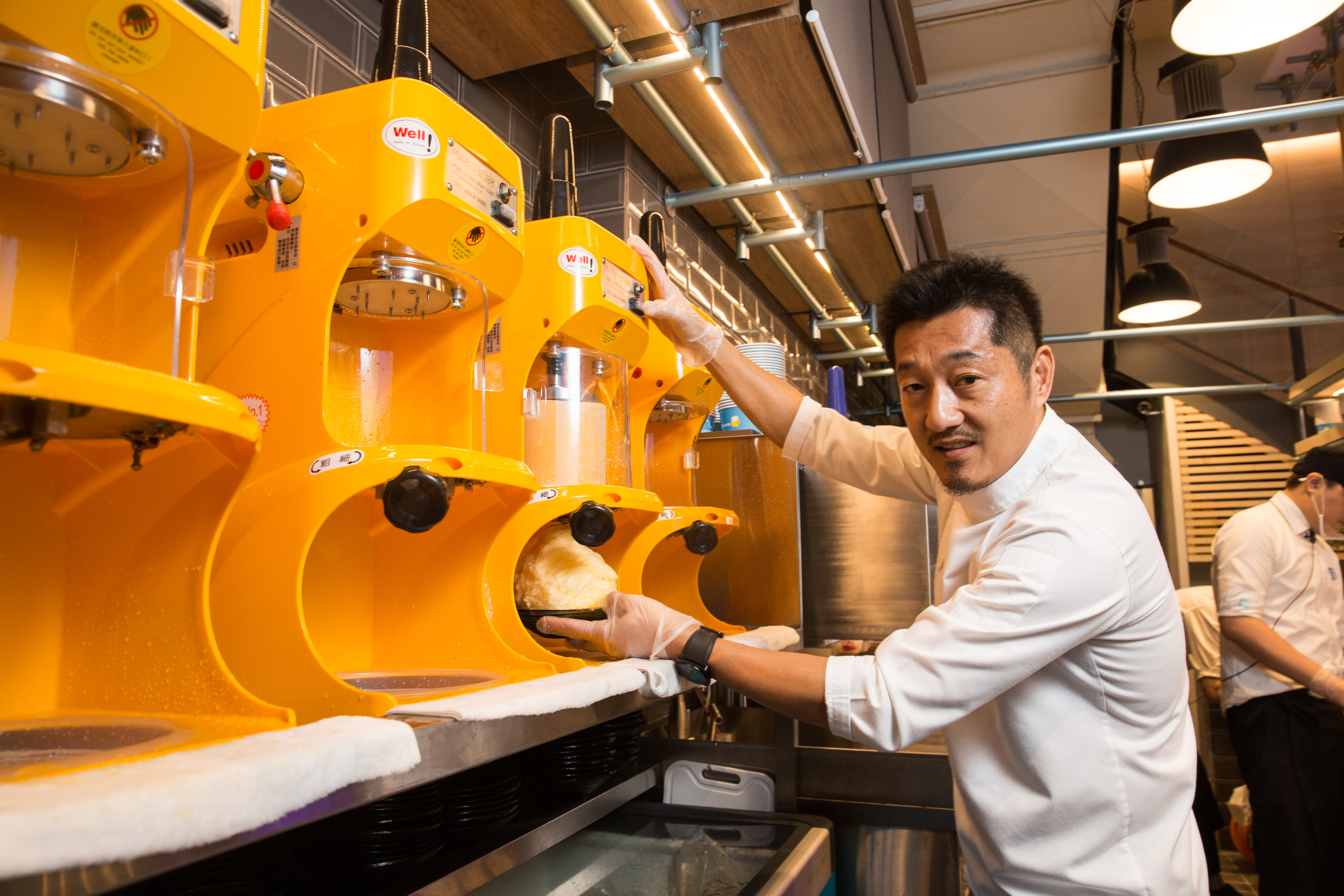 身為全台第一碗芒果冰的原創者，羅駿樺歷經外遇婚變後，2012年再以「ICE MONSTER」品牌重新出發，在海內外擁19家門市，去年年收3.5億元。