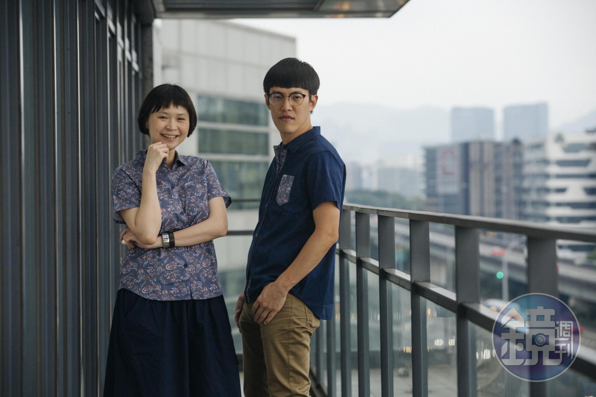 華爸、鳥媽曾是唱片公司簽約歌手，卻因為鳥媽意外懷孕而中斷。