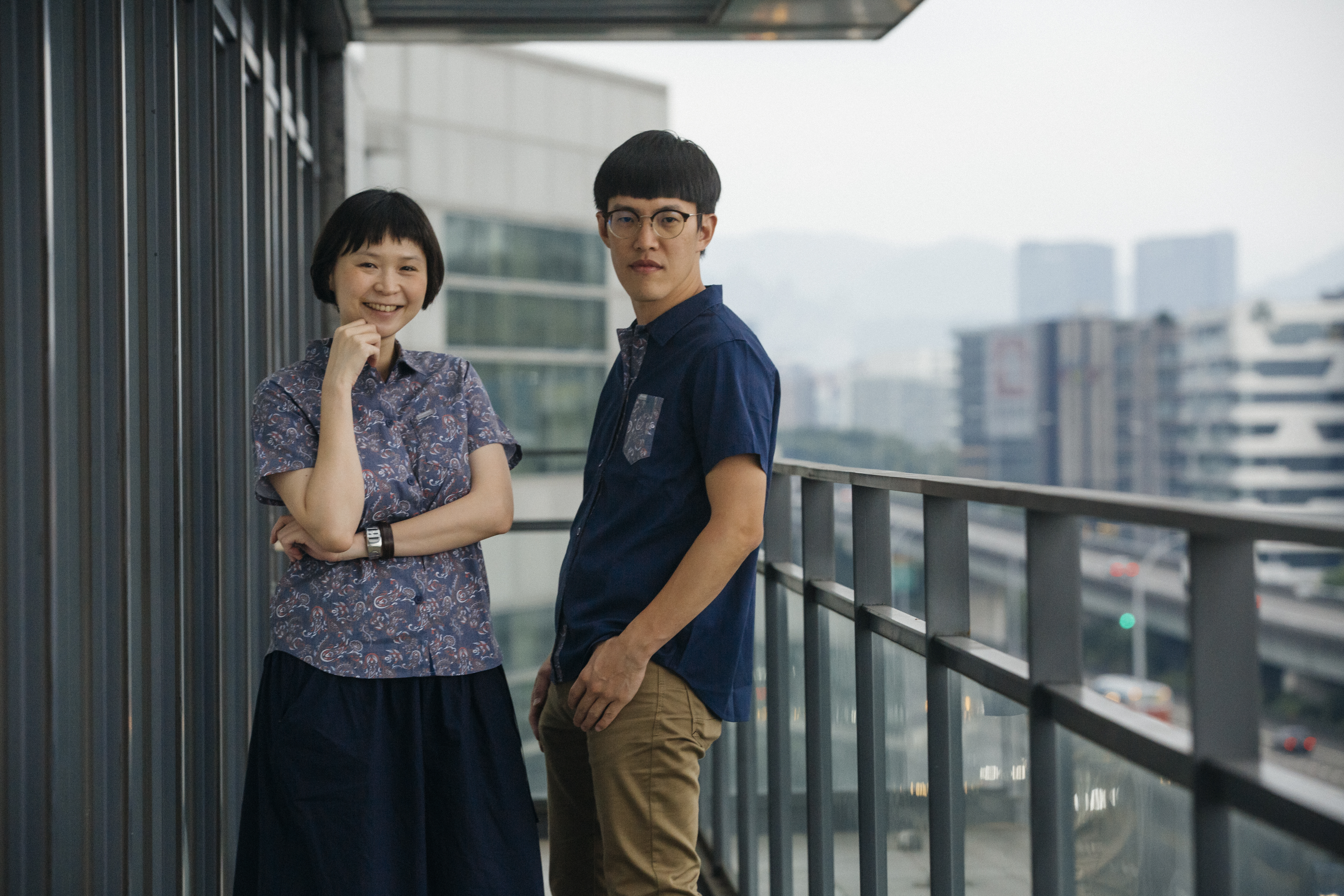 華爸、鳥媽曾是唱片公司簽約歌手，卻因為鳥媽意外懷孕而中斷。