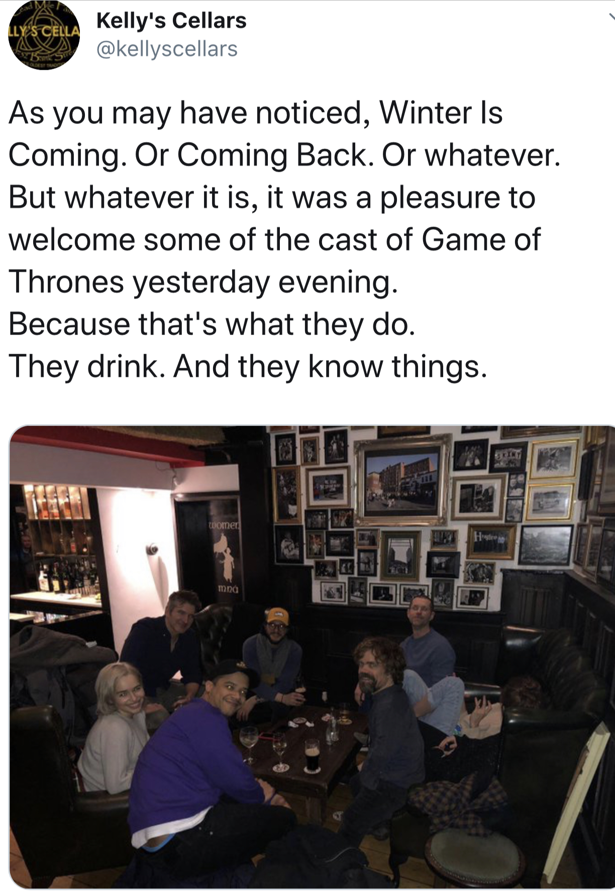 《冰與火之歌:權力遊戲》演員在戲外曾到Kelly's Cellars喝一杯。(翻攝自Kelly's Cellars 官方twitter)