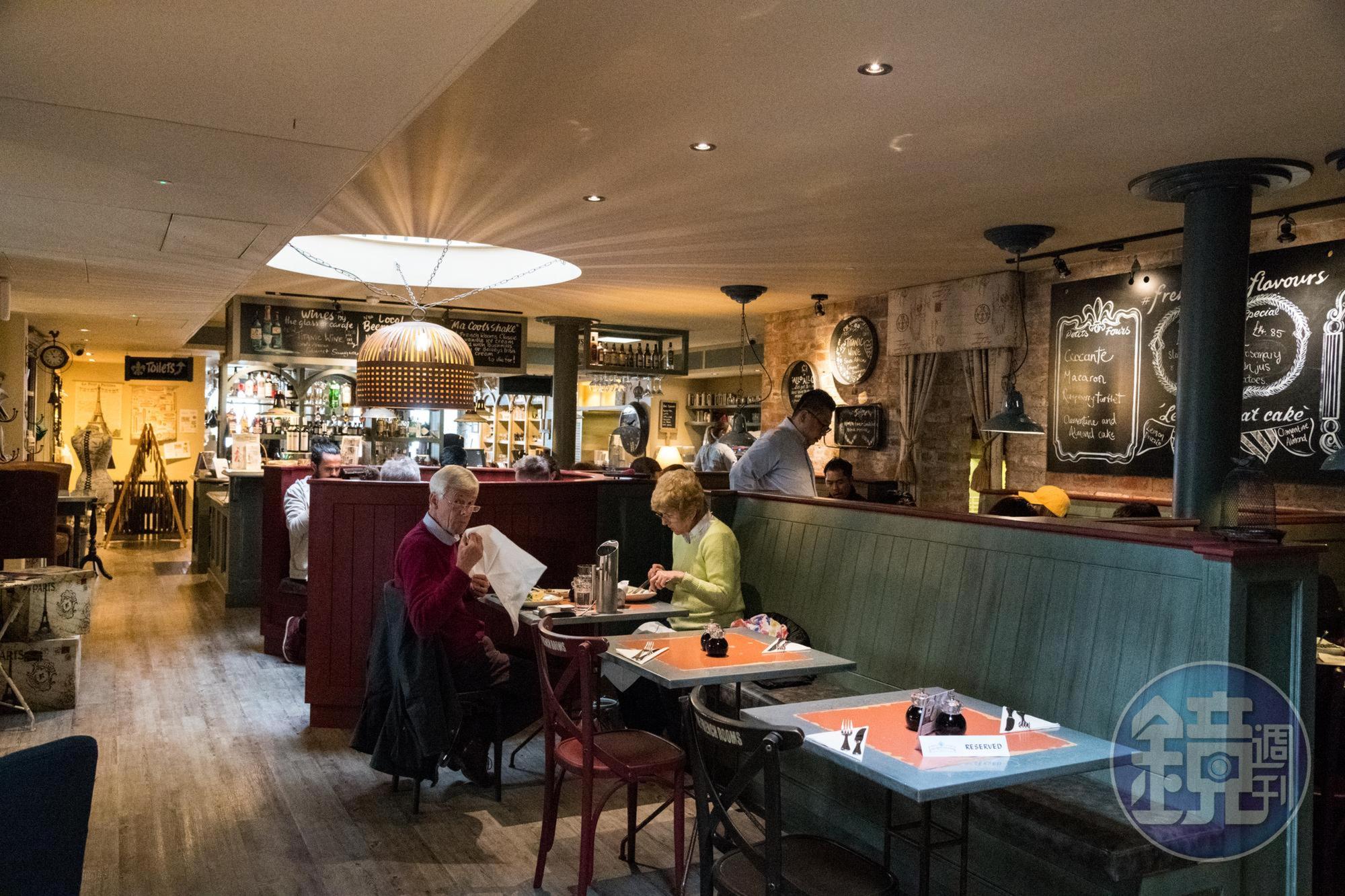 「The French Rooms」是一間結合雜貨與餐飲的複合式餐廳，法式鄉村料理也深得當地人喜愛。