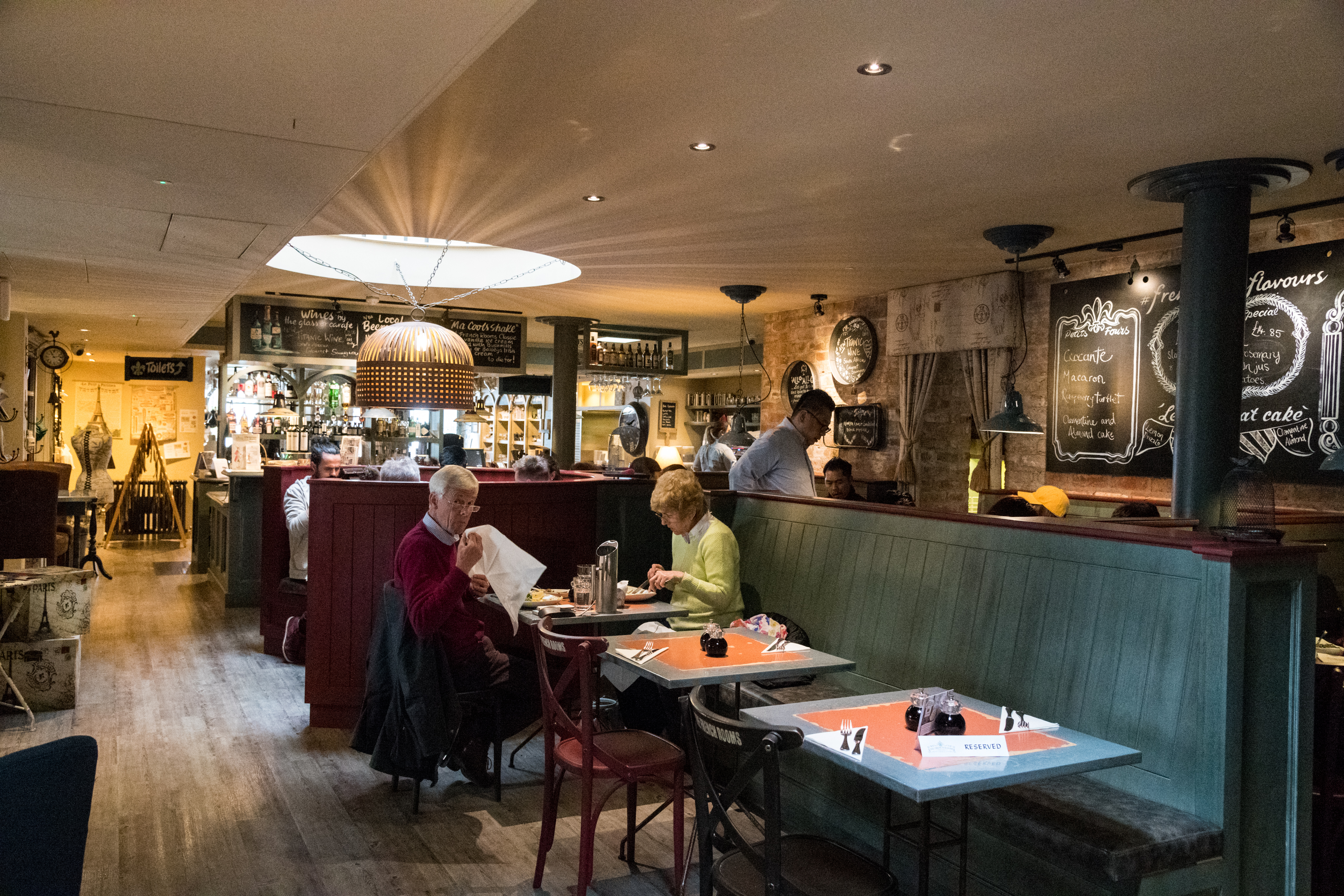 「The French Rooms」是一間結合雜貨與餐飲的複合式餐廳,法式鄉村料理也深得當地人喜愛。