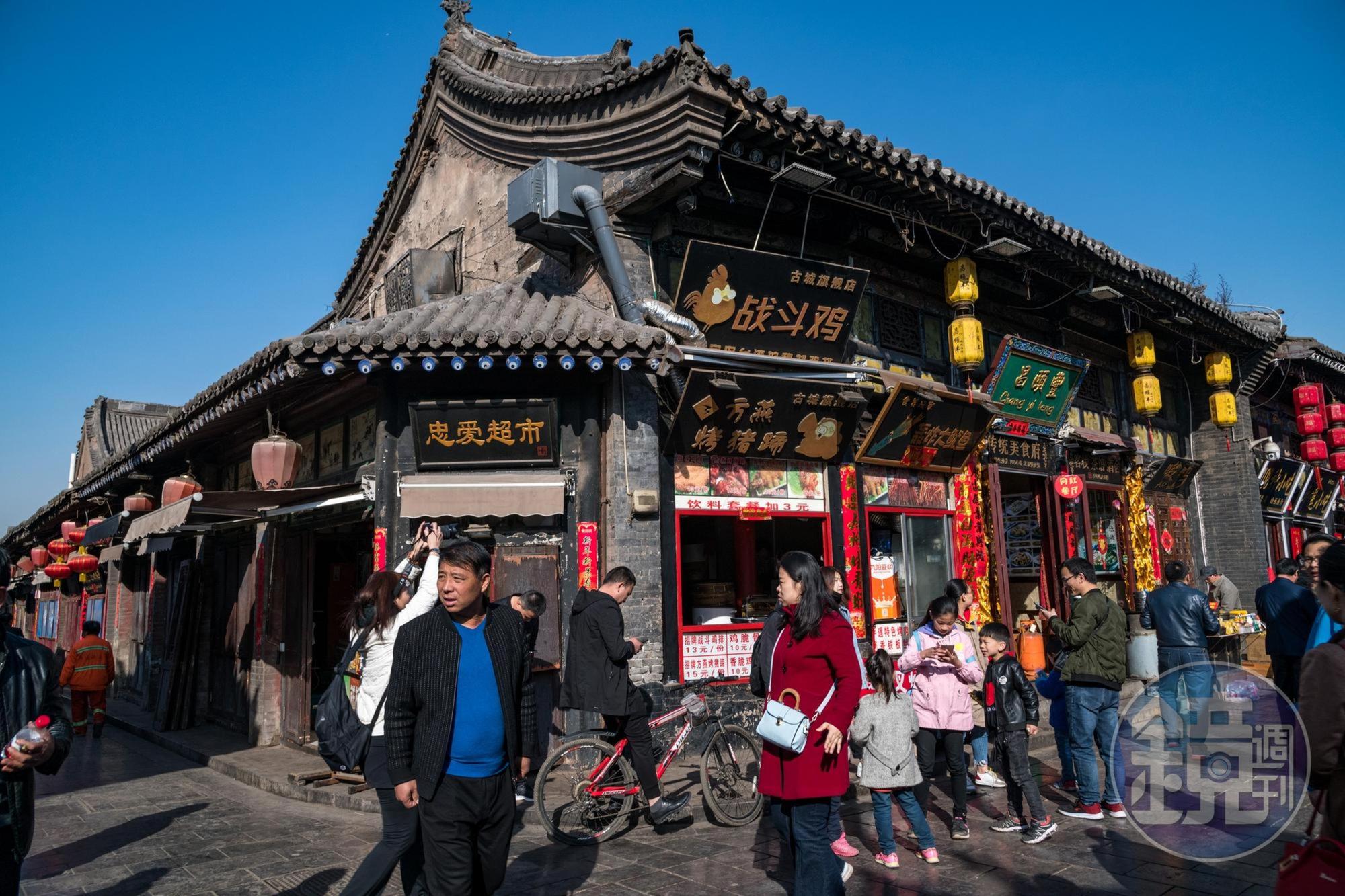 平遙古城的街頭小吃很誘人，記得空著肚子來逛街。