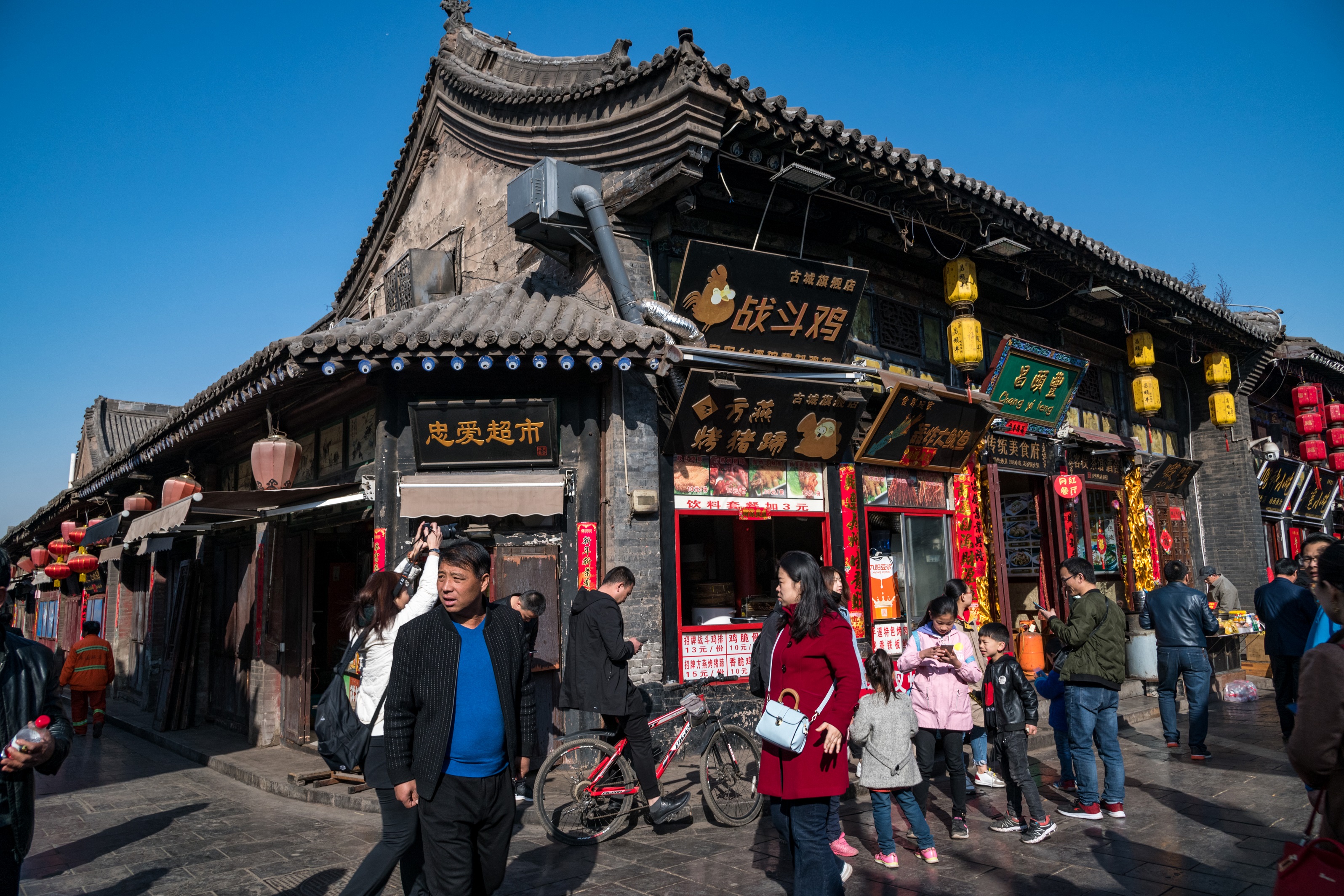 平遙古城的街頭小吃很誘人,記得空著肚子來逛街。