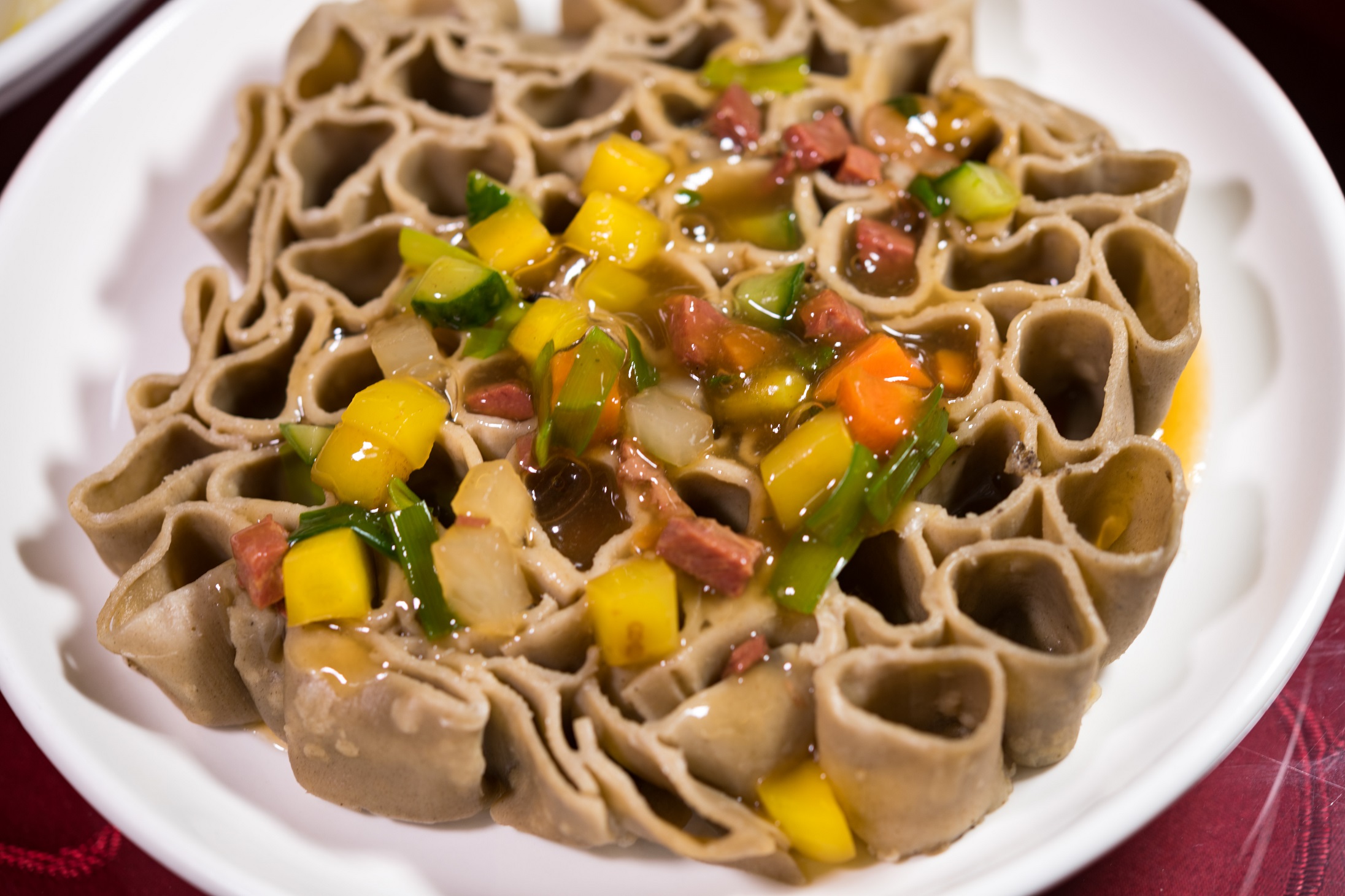 一卷卷的「莜麵栲栳栳」，是山西著名的傳統麵食。