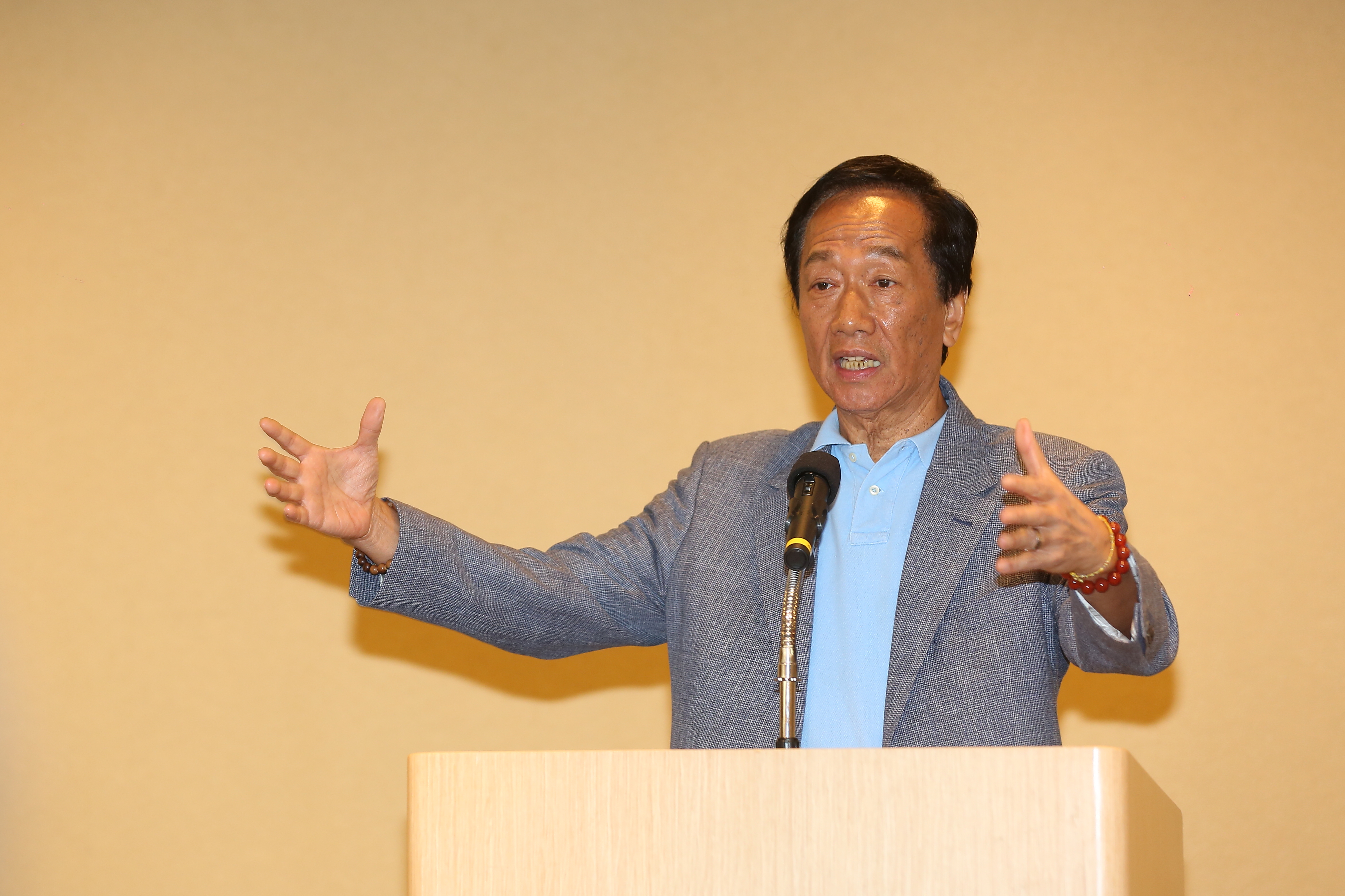 鴻海董事長郭台銘認為沒有餅做大，要恢復年金改革，一切都是空談。