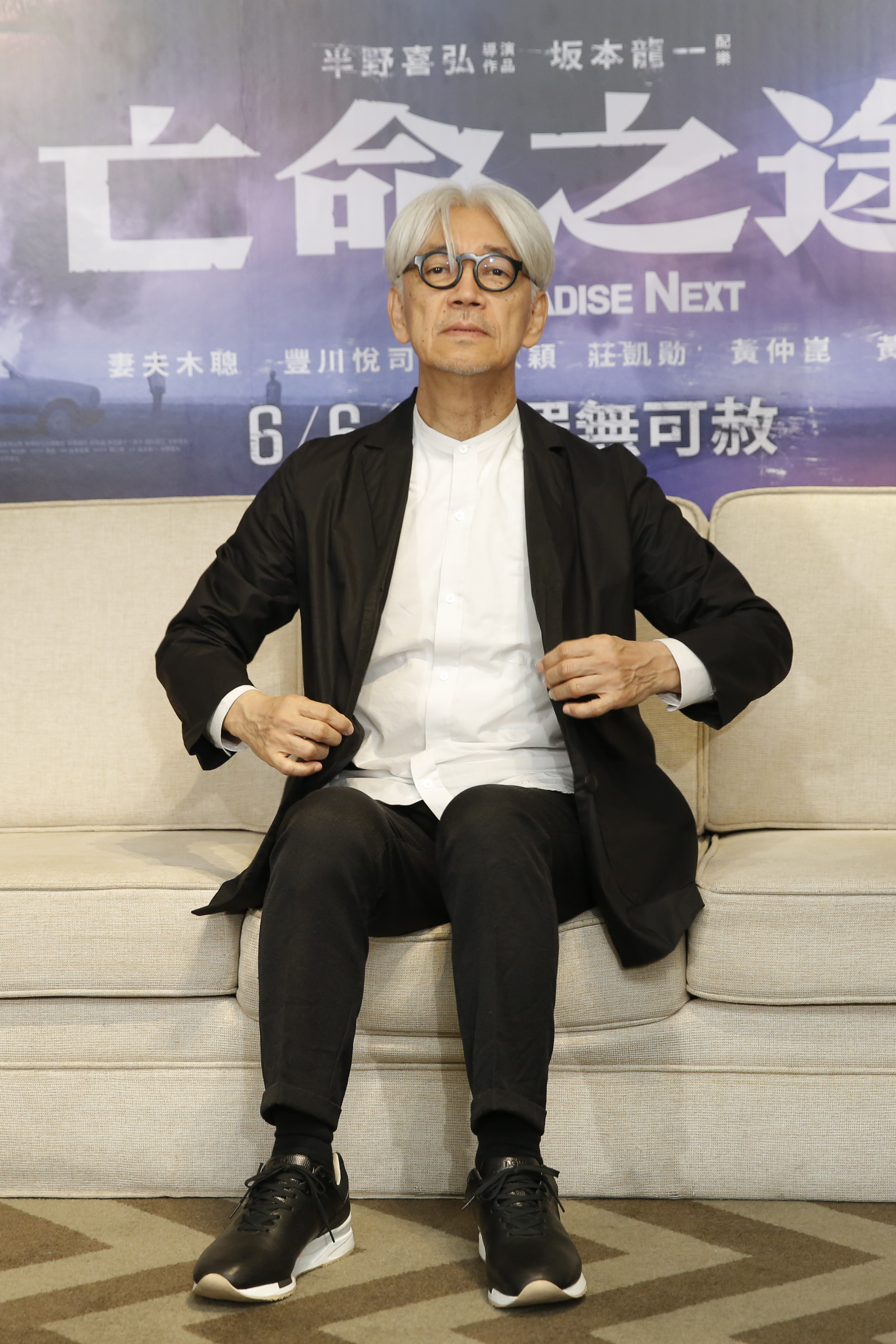 坂本龍一透露曾因為找創作靈感，在地上打滾大叫。