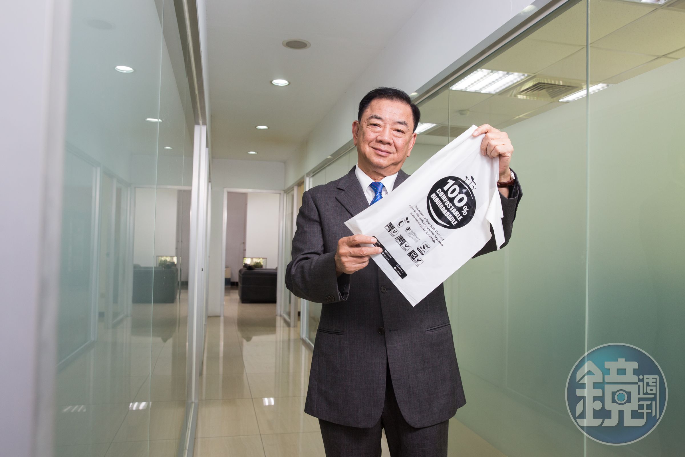 陳欽偉研發生分解及可堆肥塑膠粒20年，今年開始國內外訂單量才開始增長，預計營收2億元。
