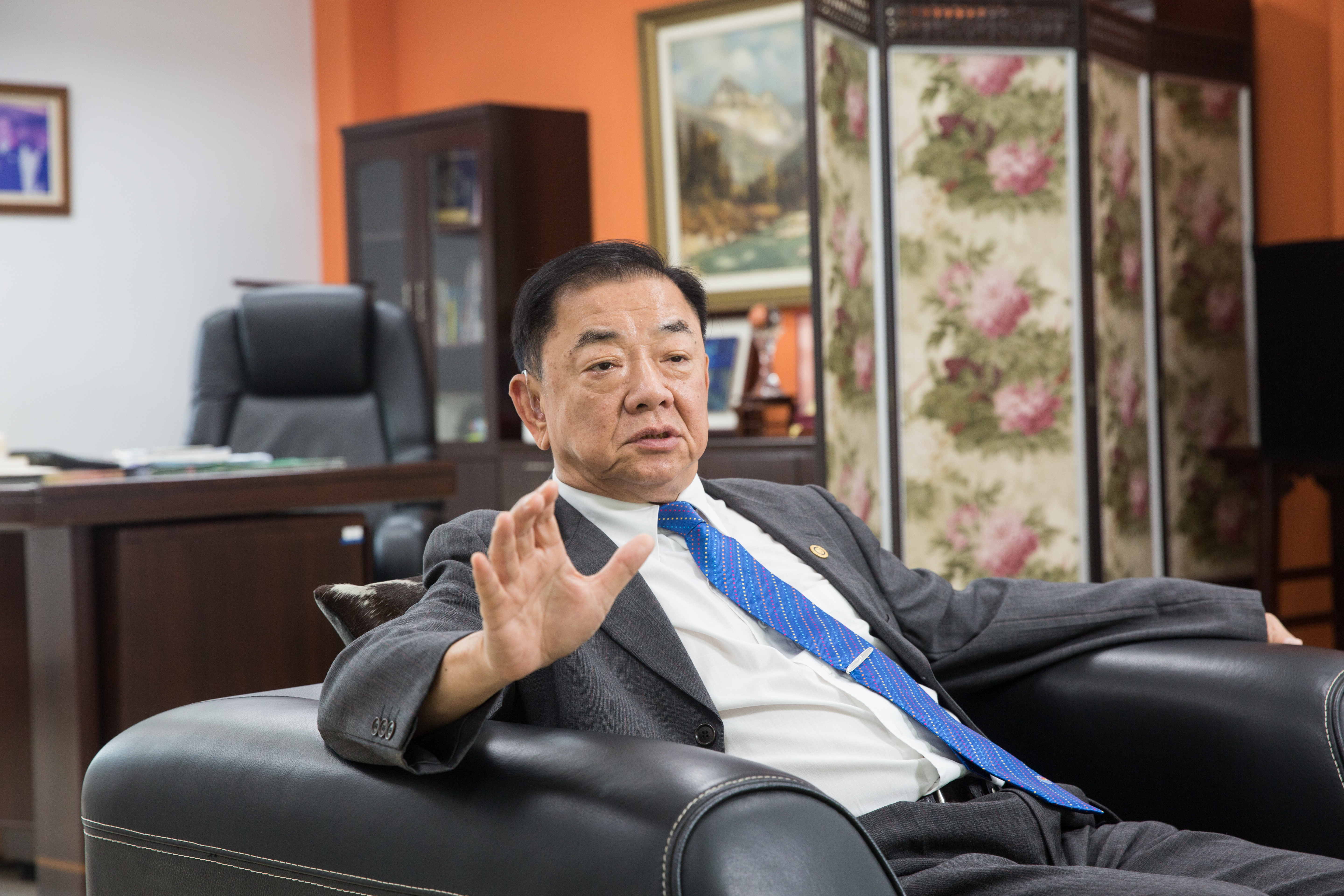 董事長陳欽偉看好環保產業，即使差點傾家蕩產，也不放棄。