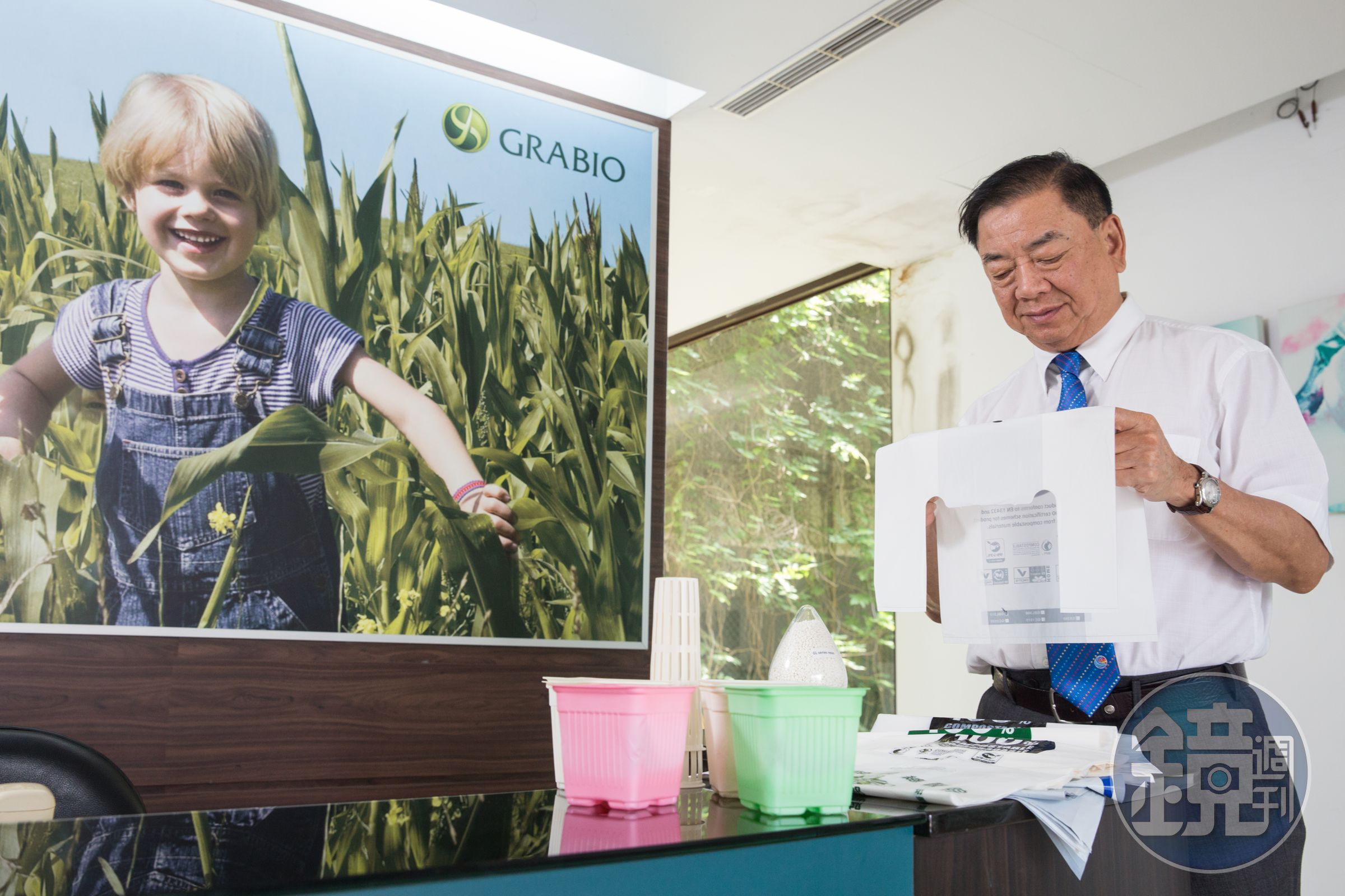 陳欽偉盼政府跟上世界趨勢，以可分解塑膠作為禁塑的替代方案。