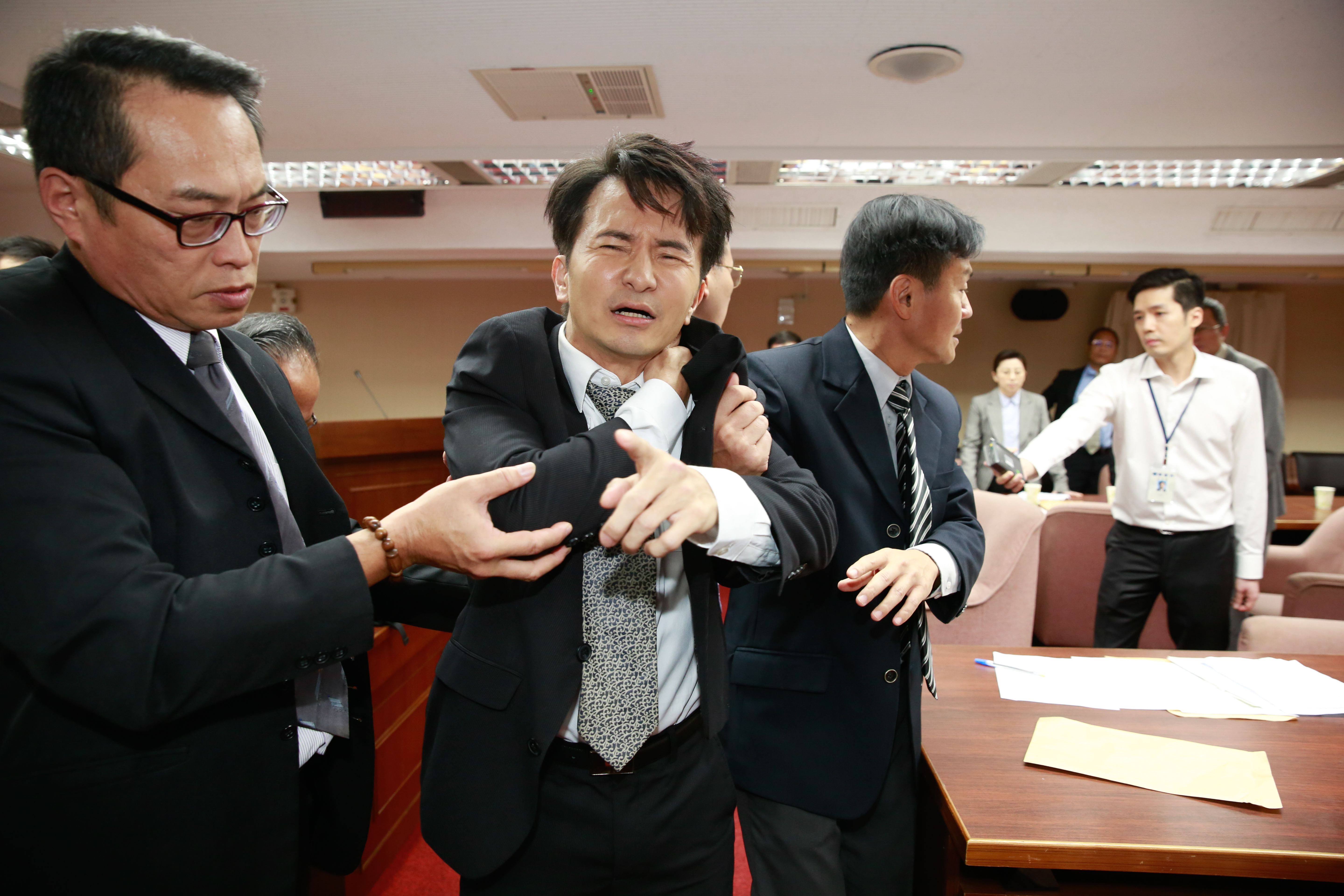 唐從聖投資千萬做副業，壓力大到生怪病長腫塊，至今未癒。