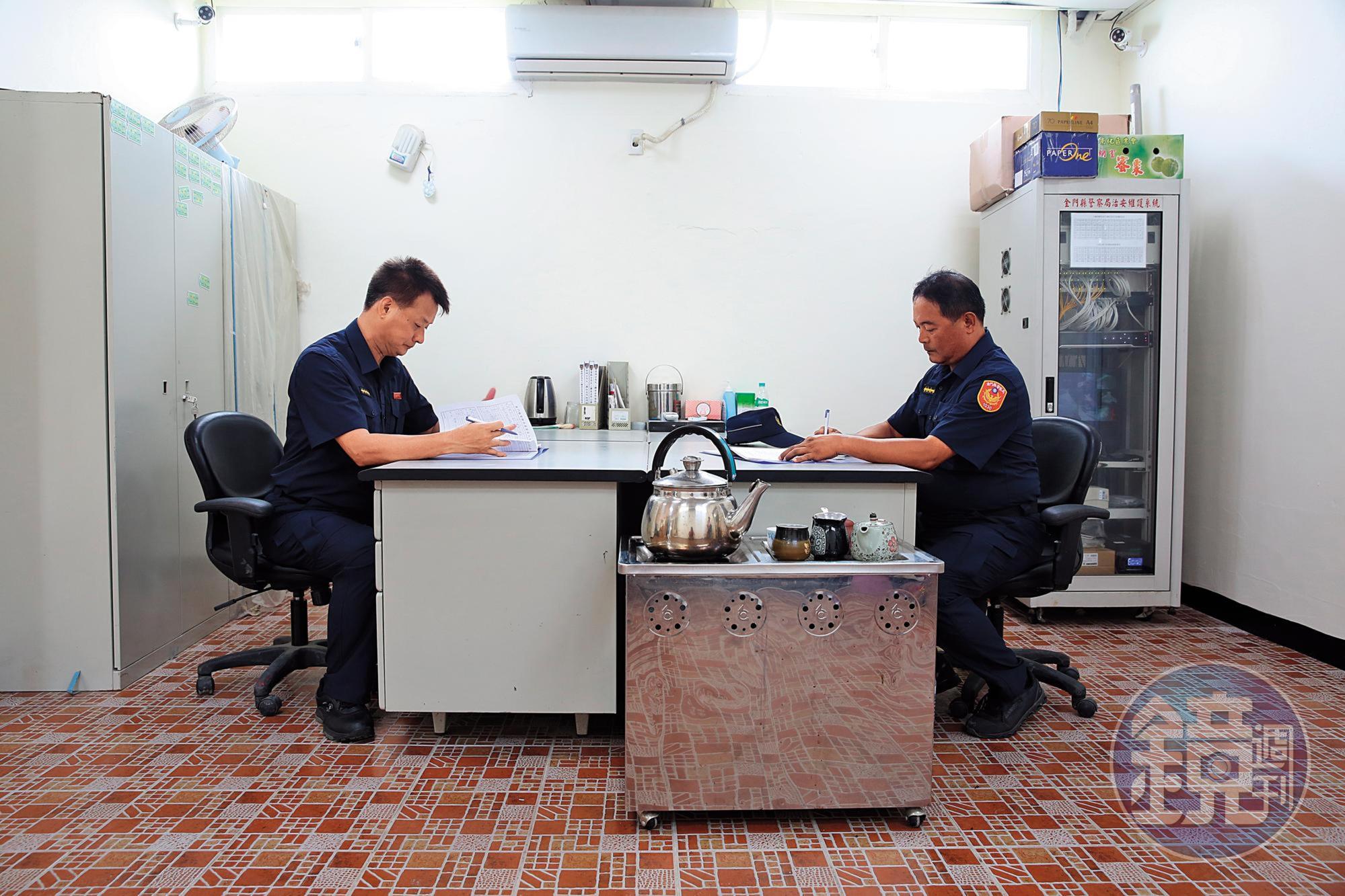 大二膽派出所正式掛牌後,將先派2名員警上島執勤。