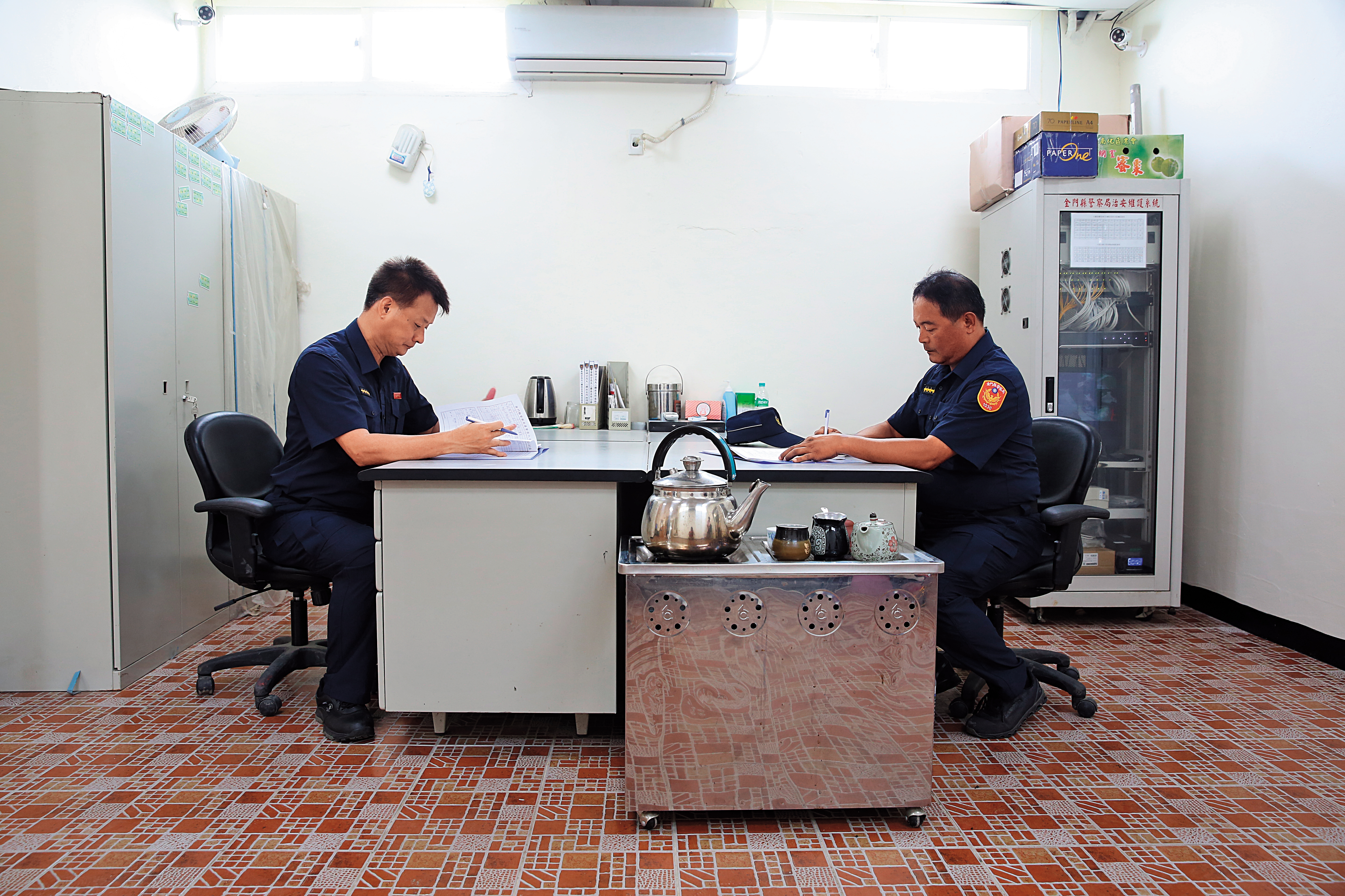 大二膽派出所正式掛牌後，將先派2名員警上島執勤。