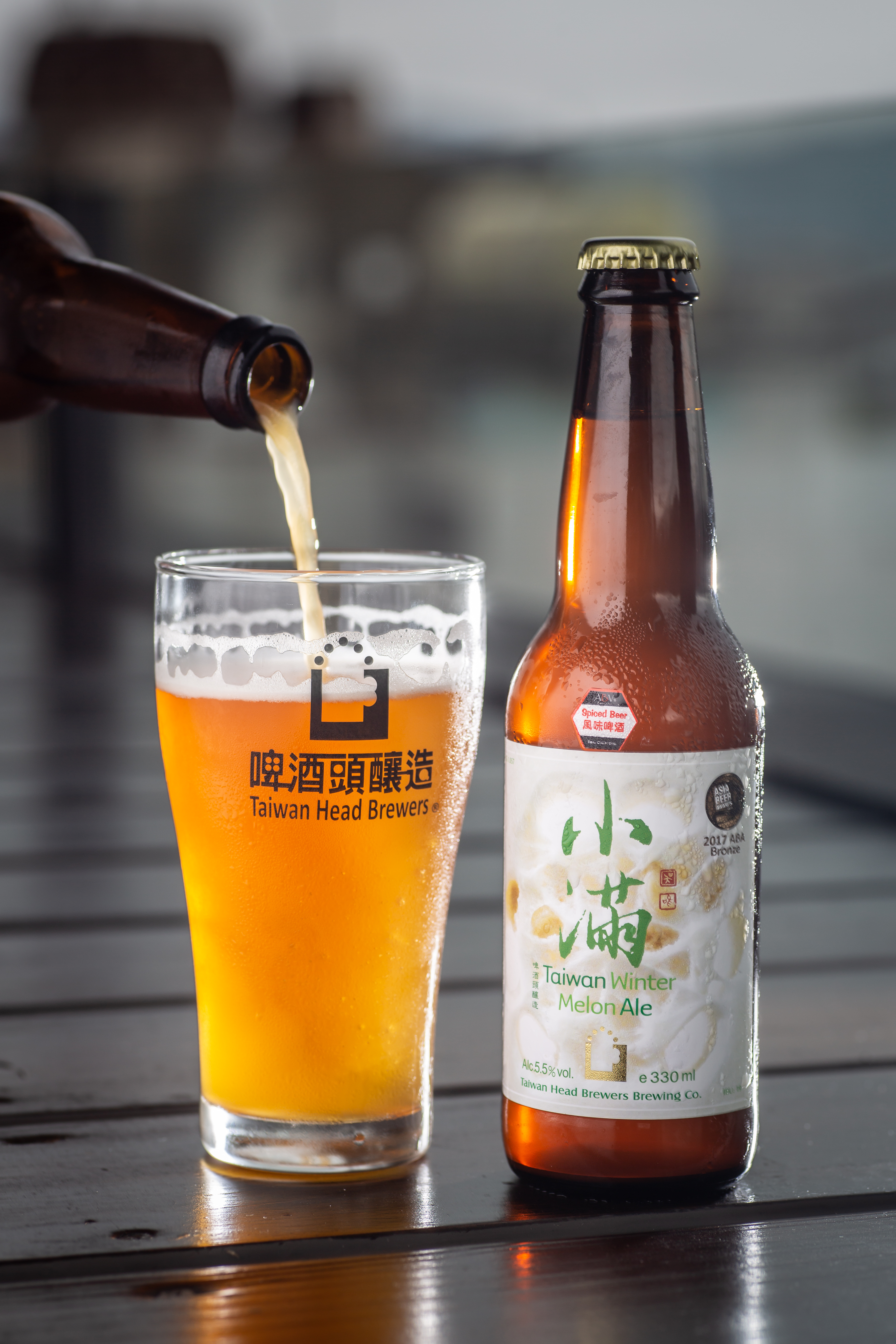「啤酒頭小滿冬瓜茶啤酒」一開瓶就能聞到冬瓜香氣，入喉有冬瓜糖的甜香，酒感輕盈爽口。（210元／瓶）