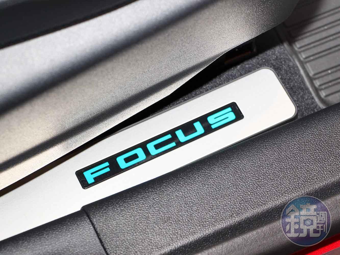 Focus五門ST-Line新增前座氣氛燈。