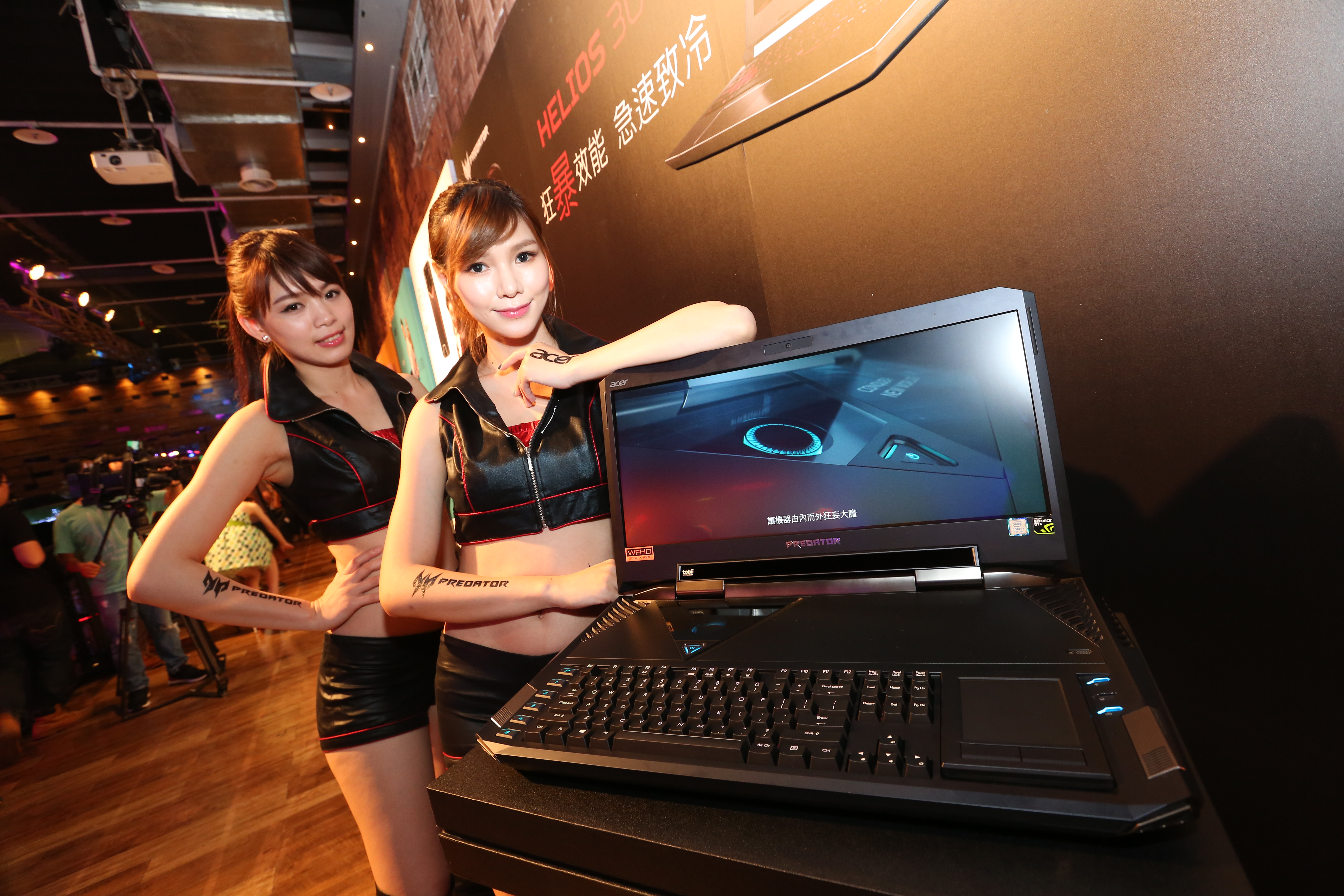 宏碁acer Predator 21 X旗艦級電競筆電在2016年推出，售價近30萬元台幣。