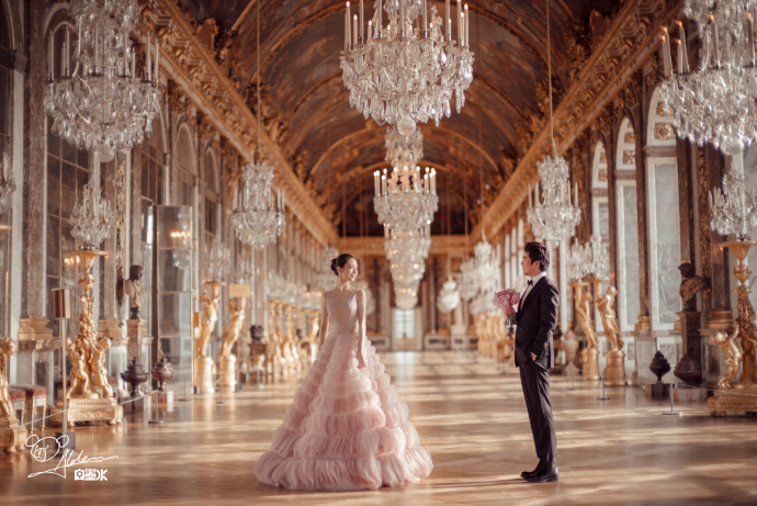 郎朗與妻子Gina Alice在巴黎凡爾賽宮的婚紗照片，浪漫幸福。〈Nicole+Felicia提供〉