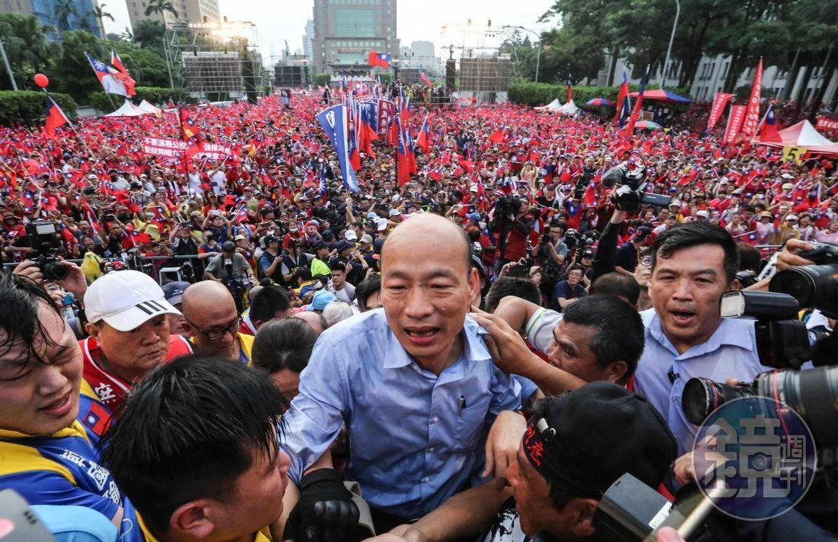 在凱道舉辦「決戰2020 贏回台灣」的韓國瑜造勢大會,主辦單位宣稱現場擁進40萬人。