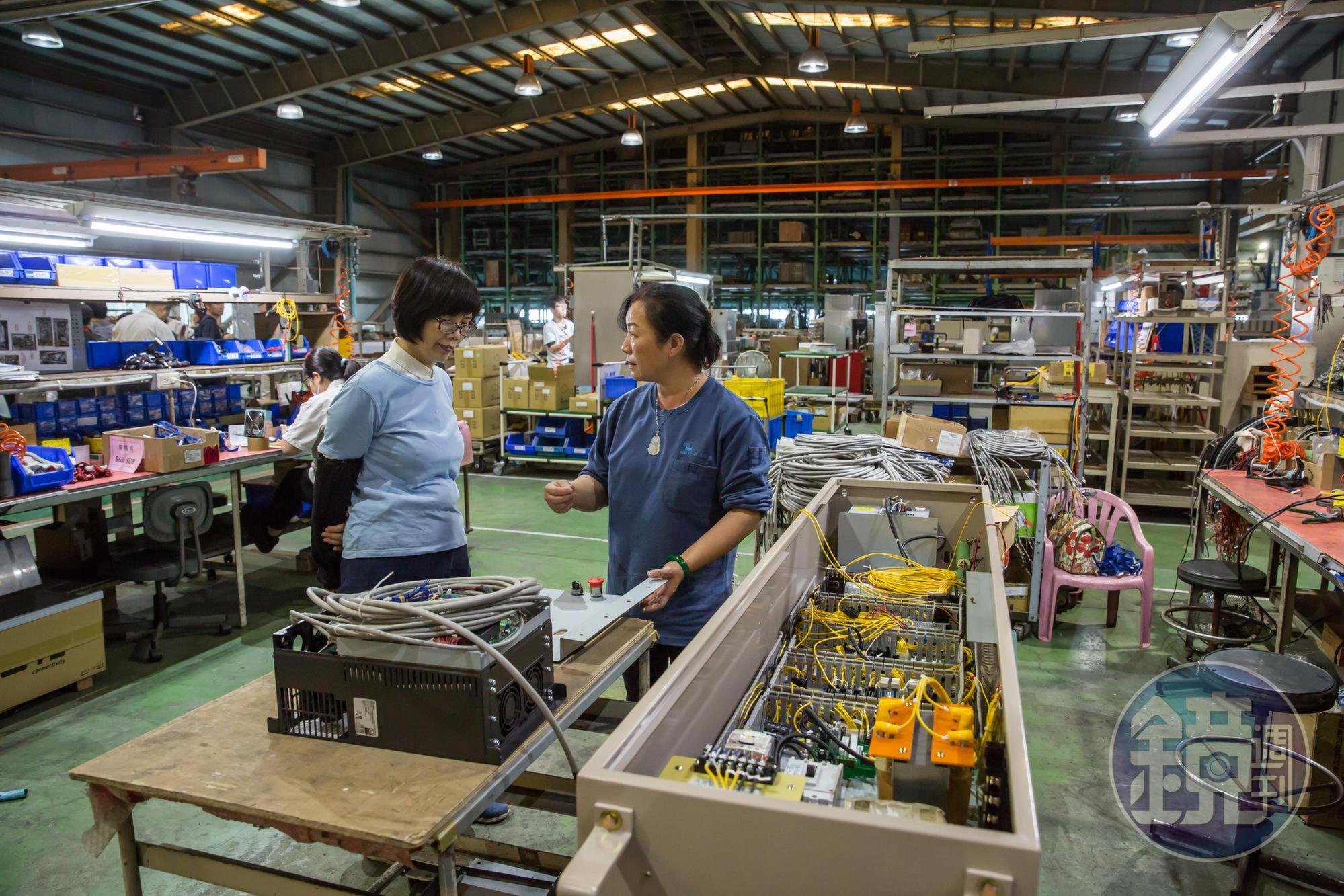 崇友是國內老牌大廠，新光摩天大樓、台北101等知名高樓建築的電梯都來自崇友。