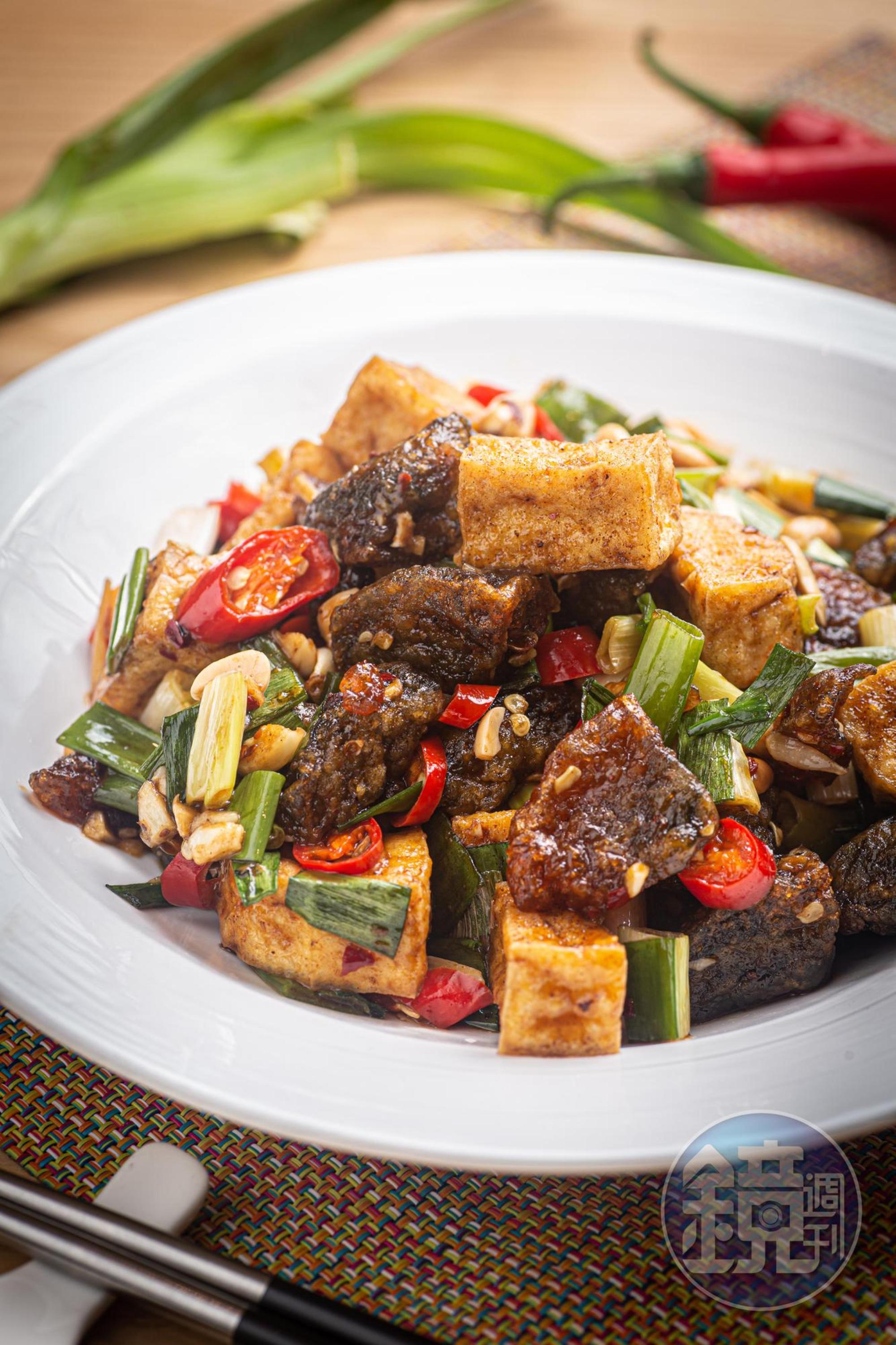 專為年輕族群開發的「皮蛋臭豆腐」又臭又香超過癮。（180元／份）